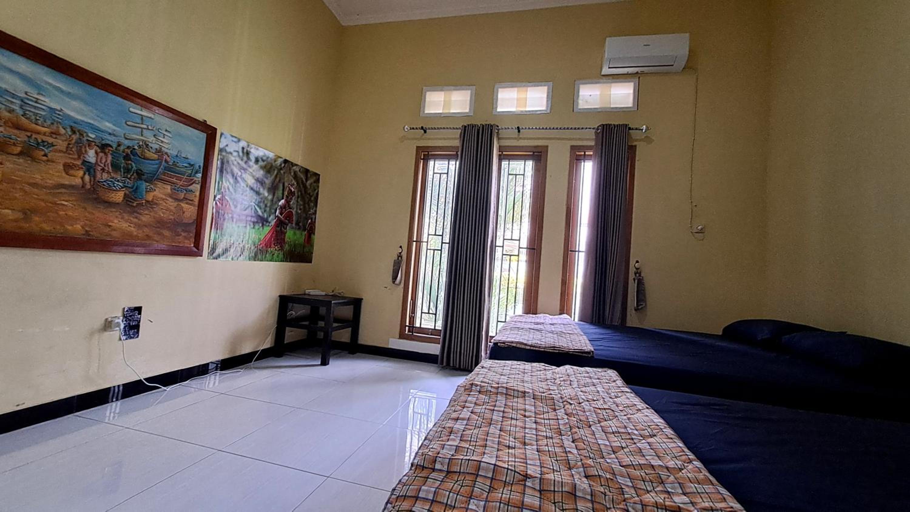 Family Room with Private Bathroom photo 1