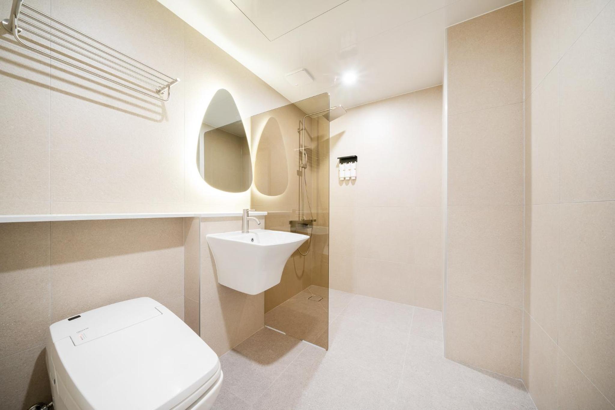 Premium Twin Room photo 3