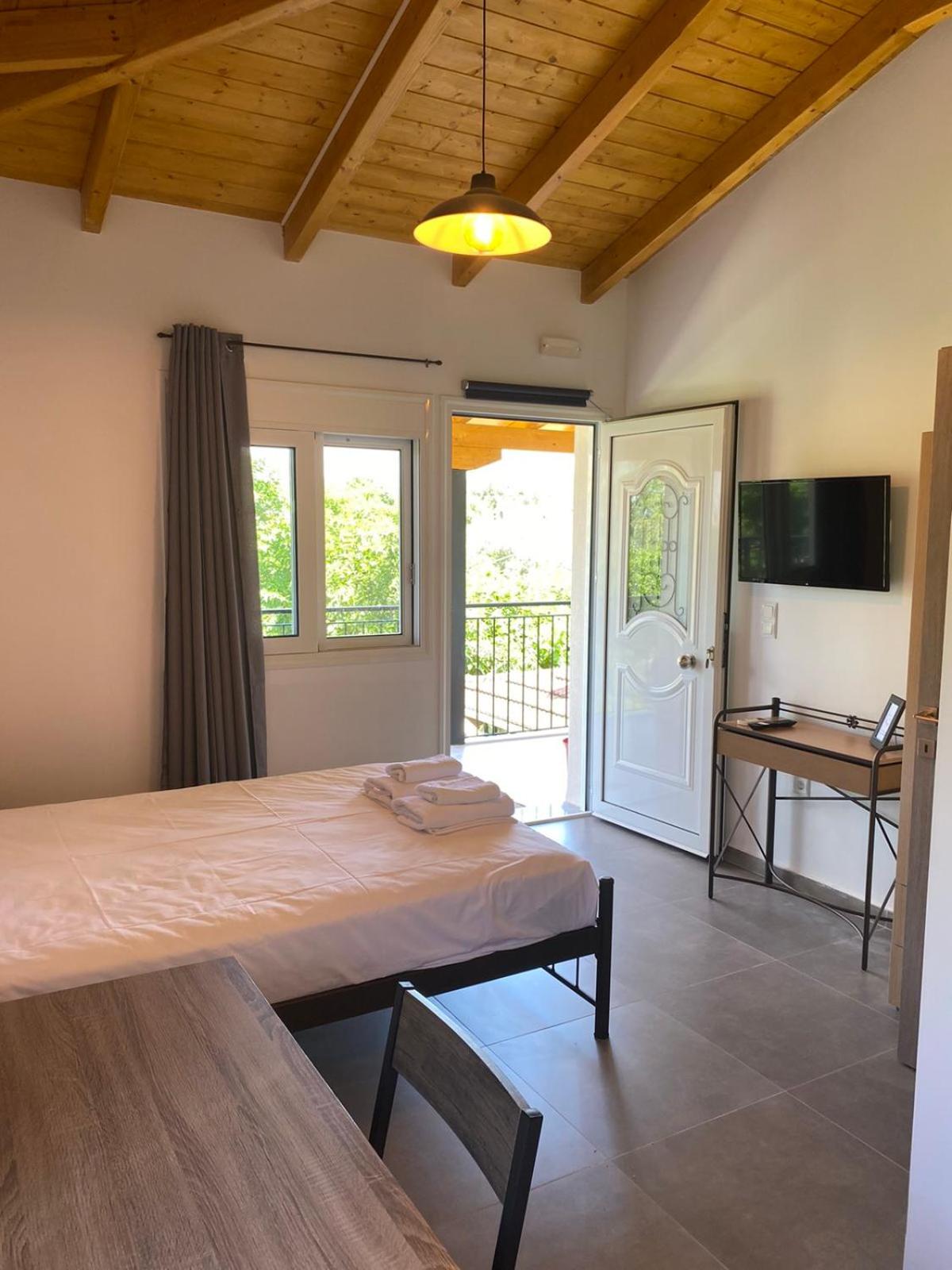 One-Bedroom House photo 1