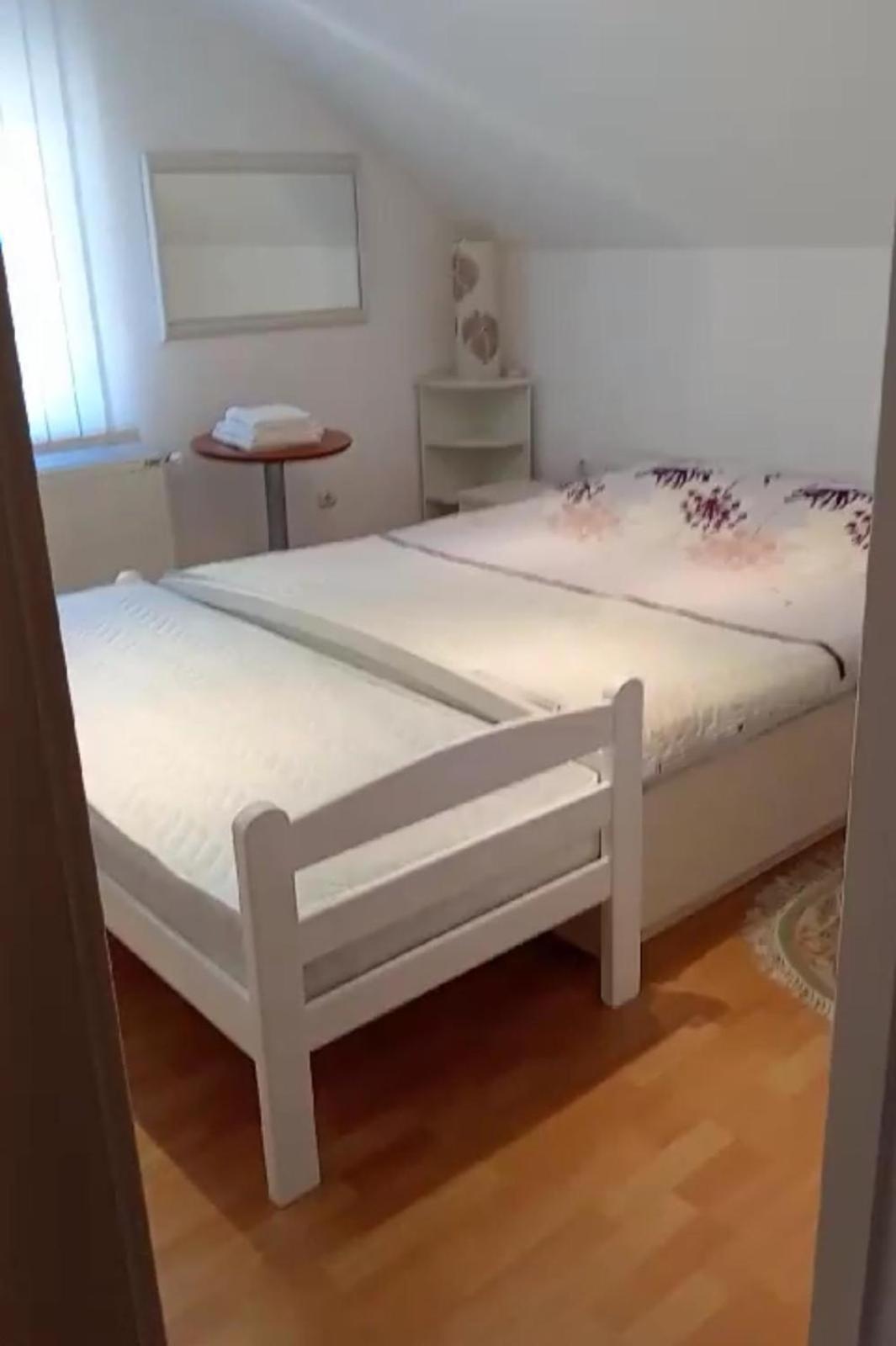 Deluxe Double Room (2 Adults + 1 Child) photo 1