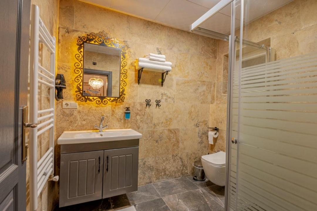 Deluxe Double Room with Balcony photo 3