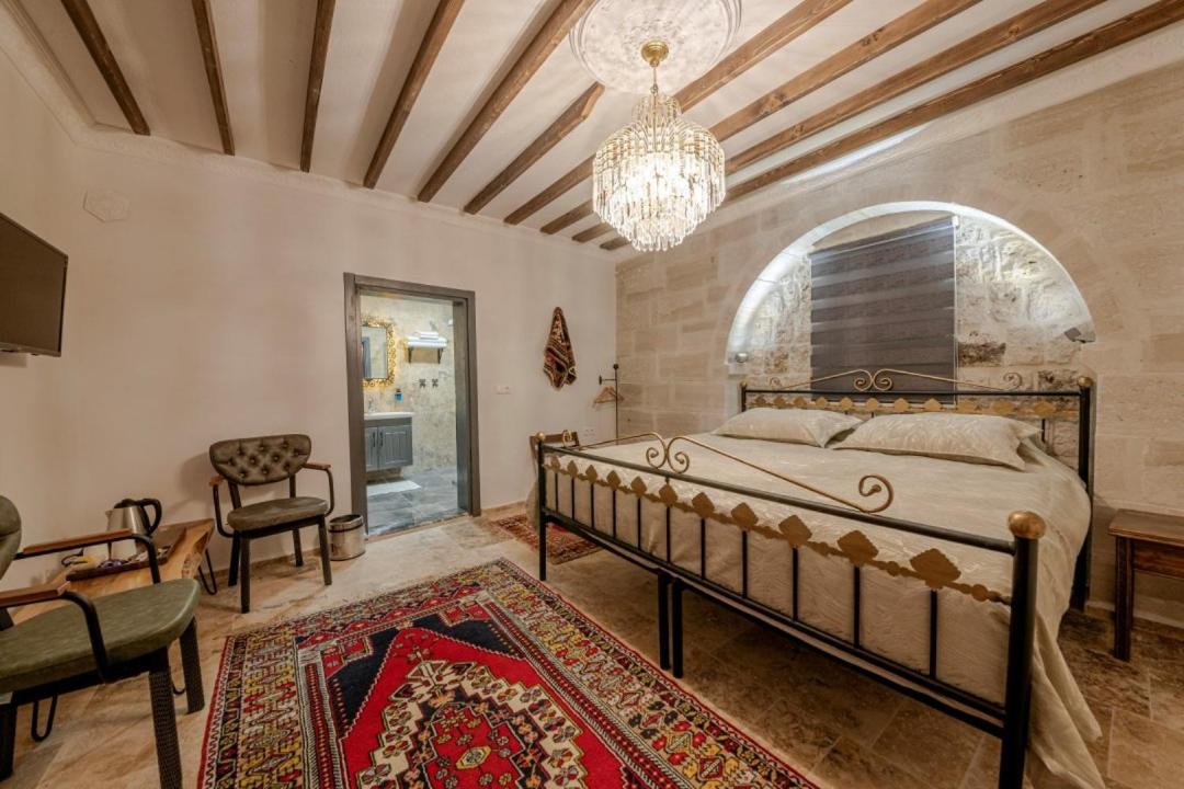 Deluxe Double Room with Balcony photo 2