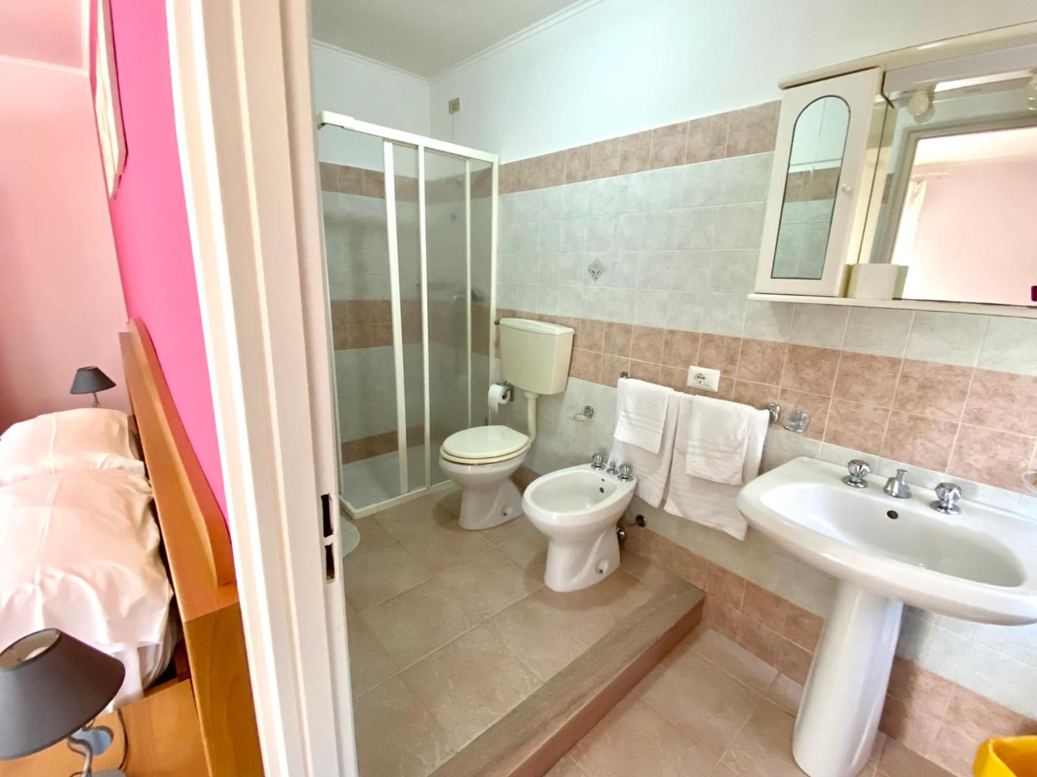 Double Room with Private Bathroom photo 2