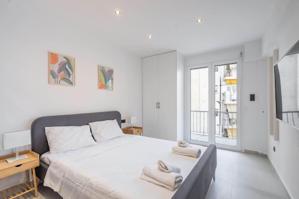 Deluxe One-Bedroom Apartment