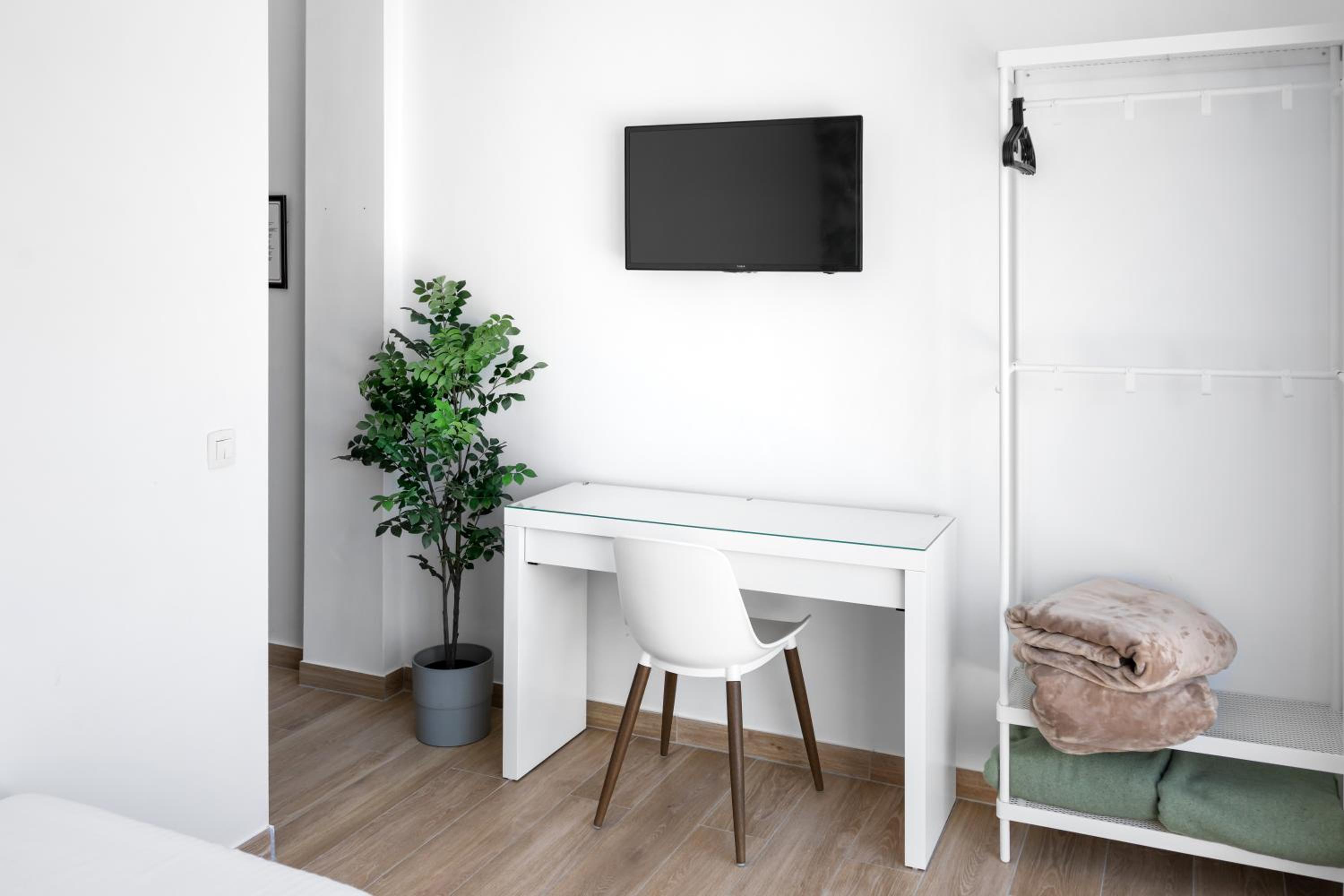 Twin Room - Photo 1