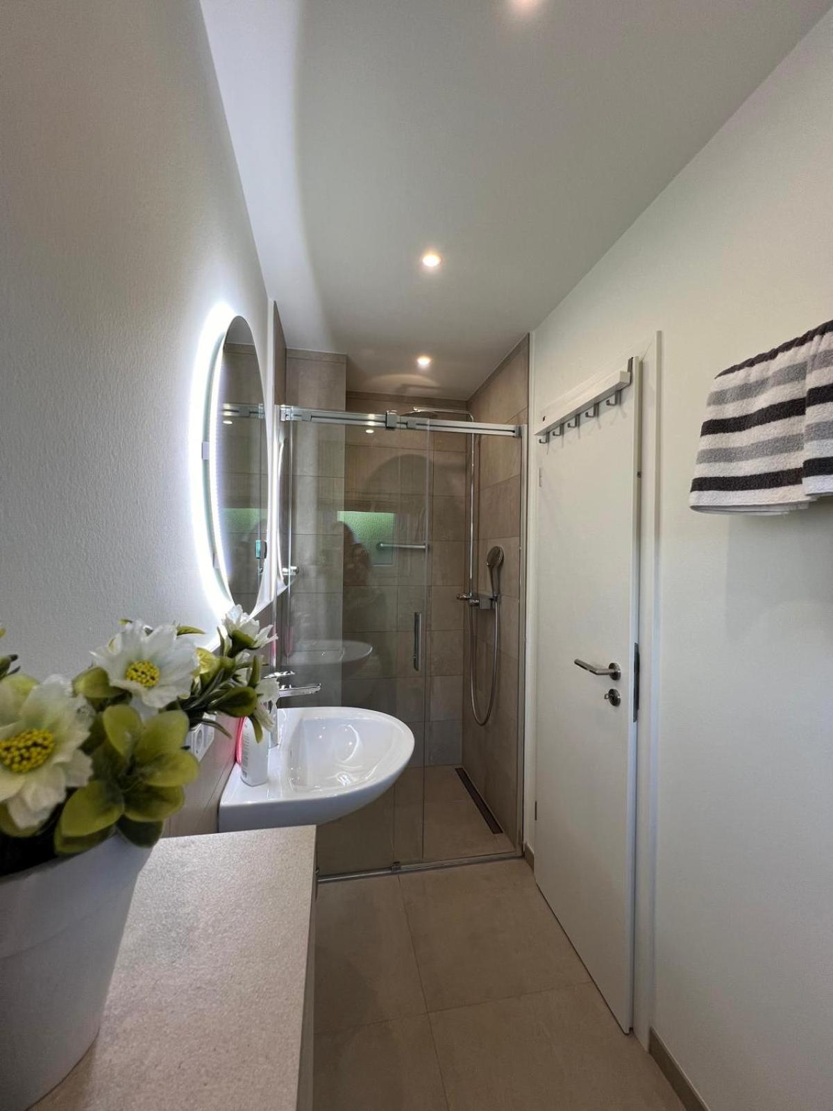 Apartment with Terrace - Photo 10