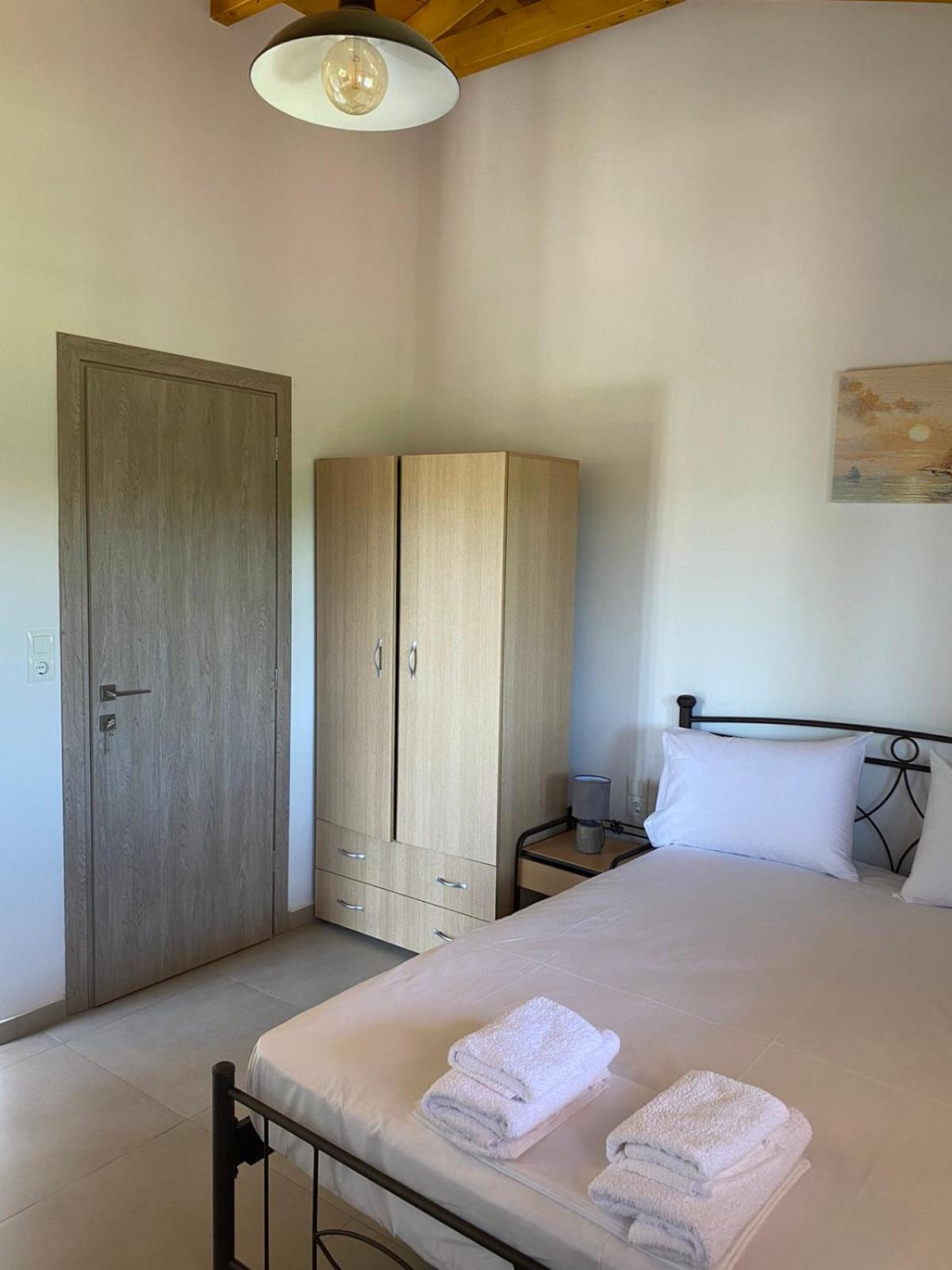 One-Bedroom House photo 1