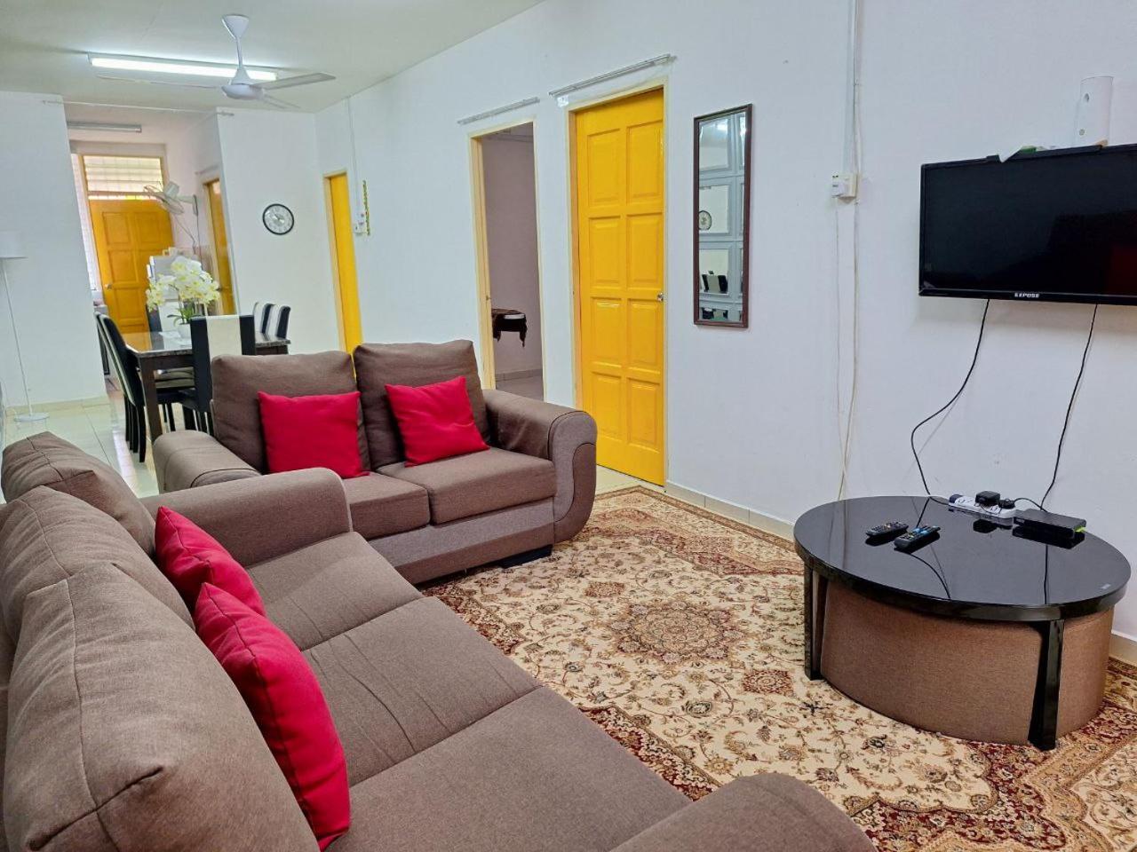 Three-Bedroom House photo 1