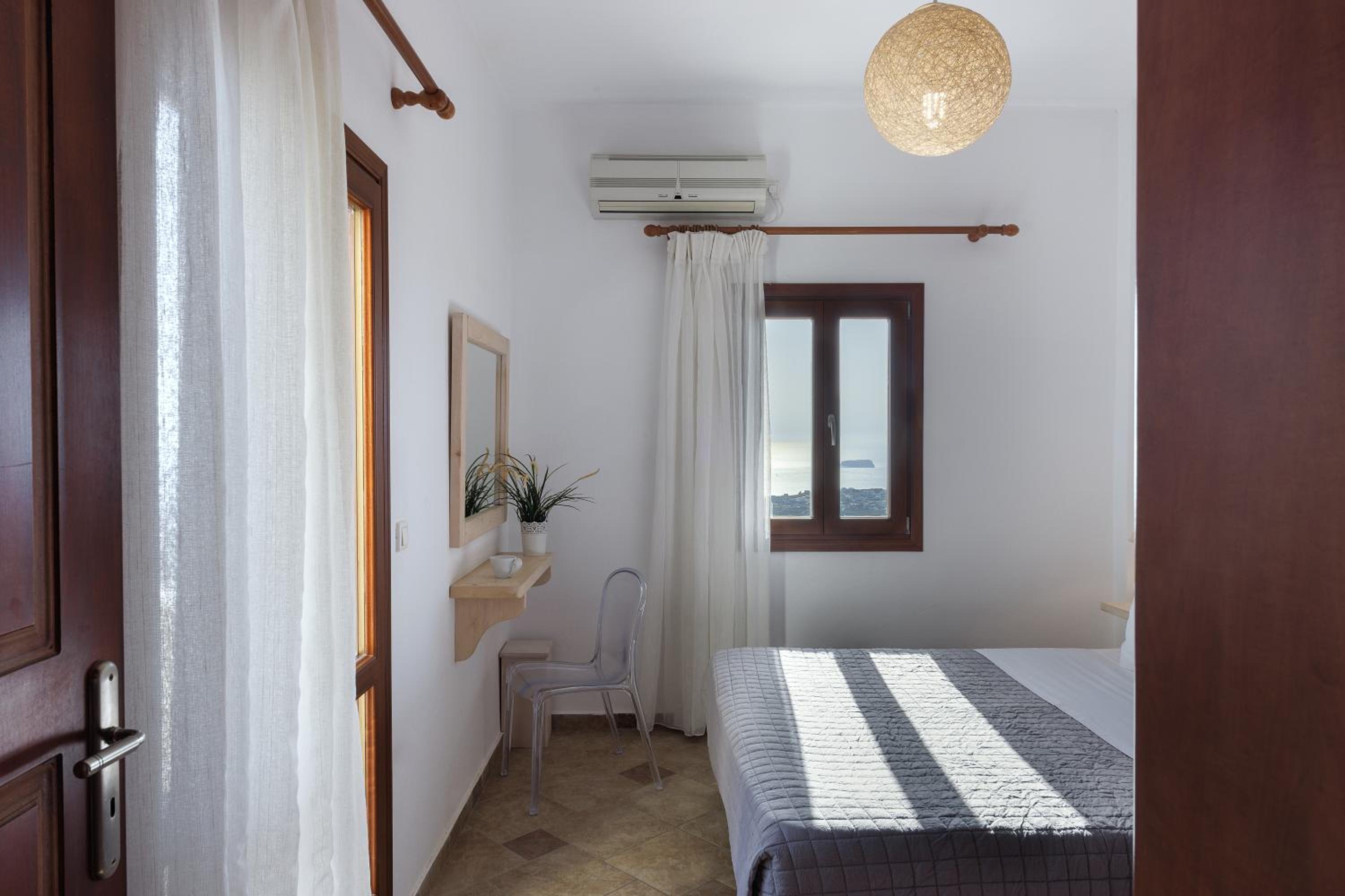 Deluxe Sea View Suite photo 2