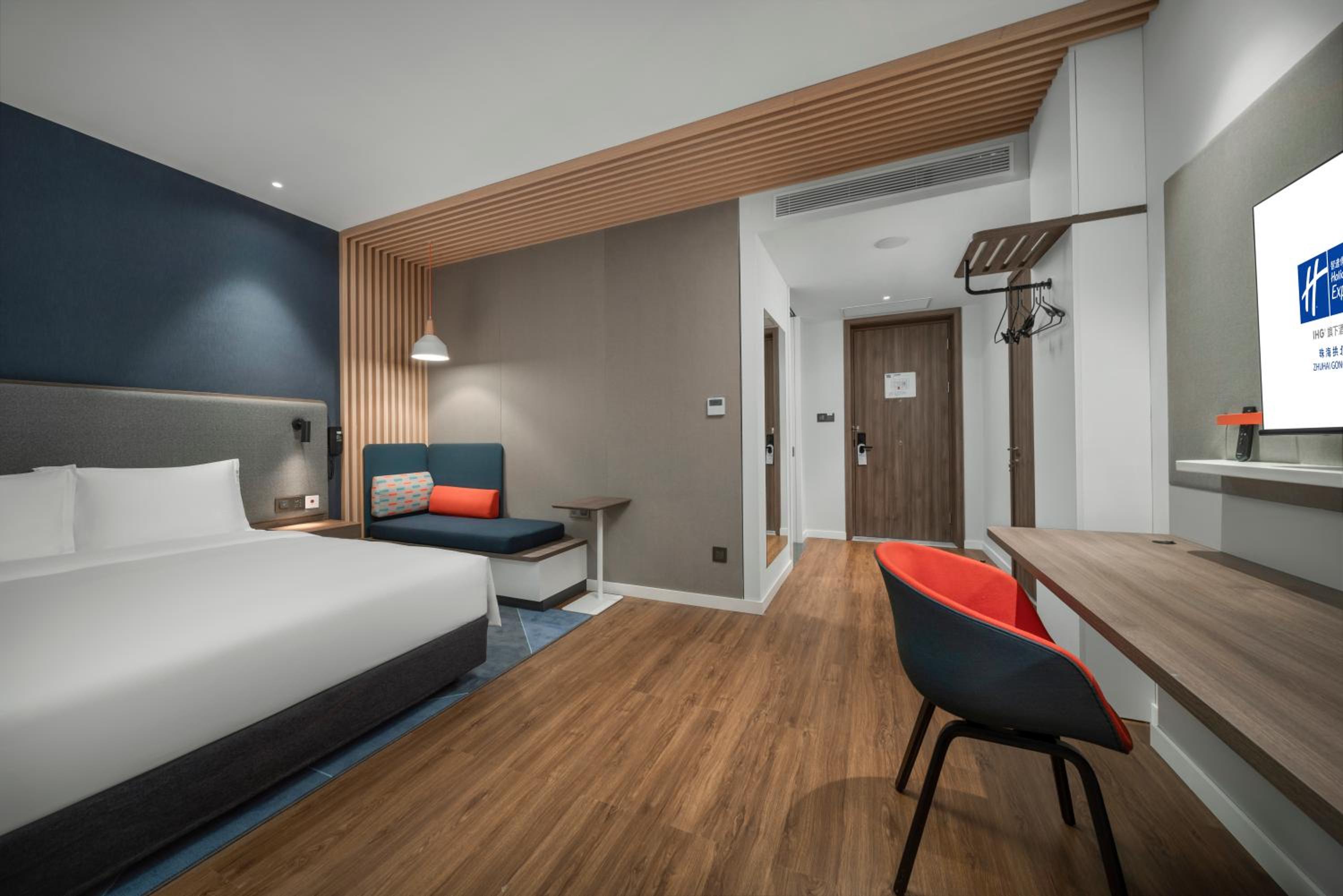 Standard King Room - Disability Access - Photo 1