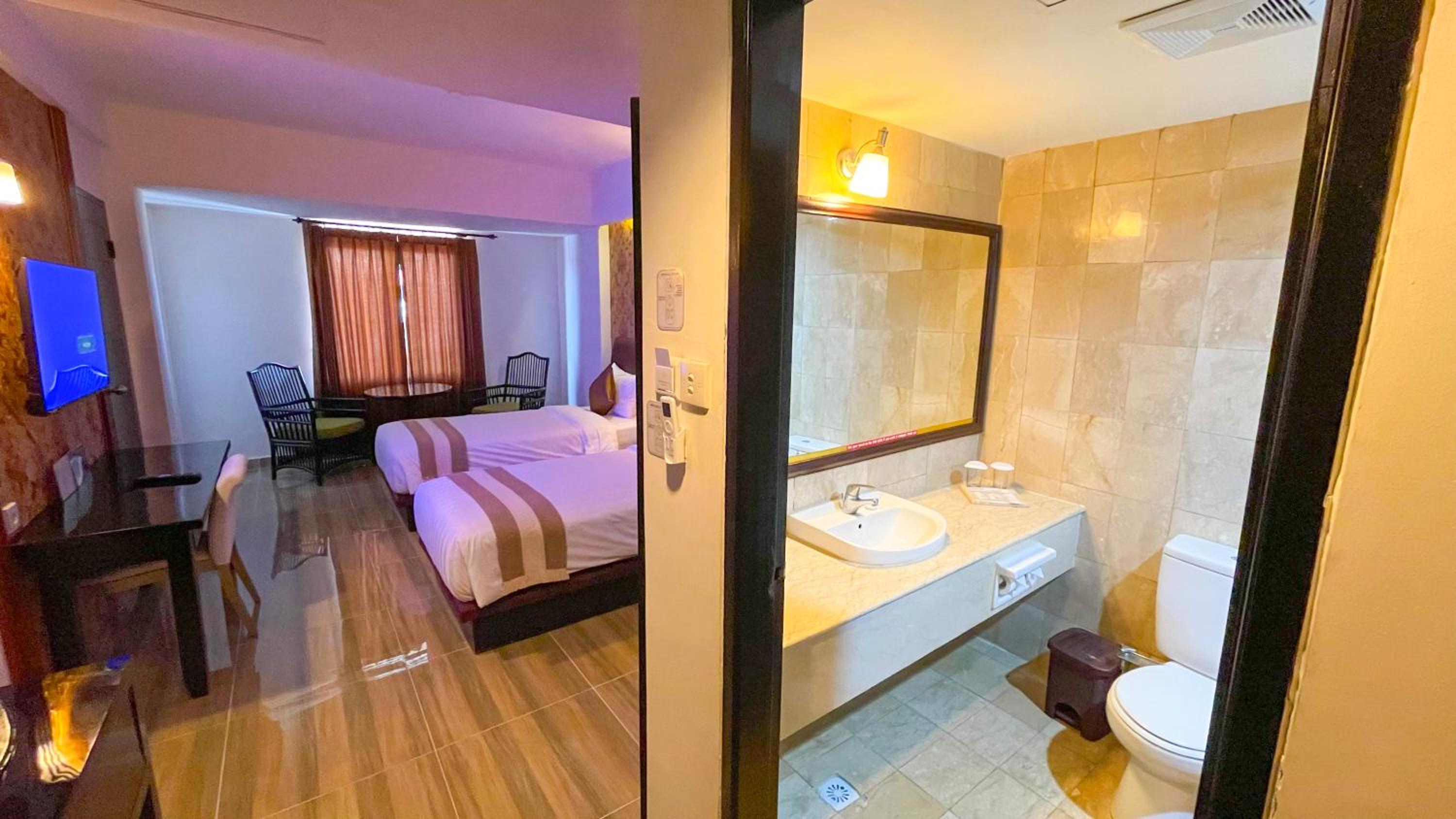 Superior Twin or Double with Bathtub - Photo 12