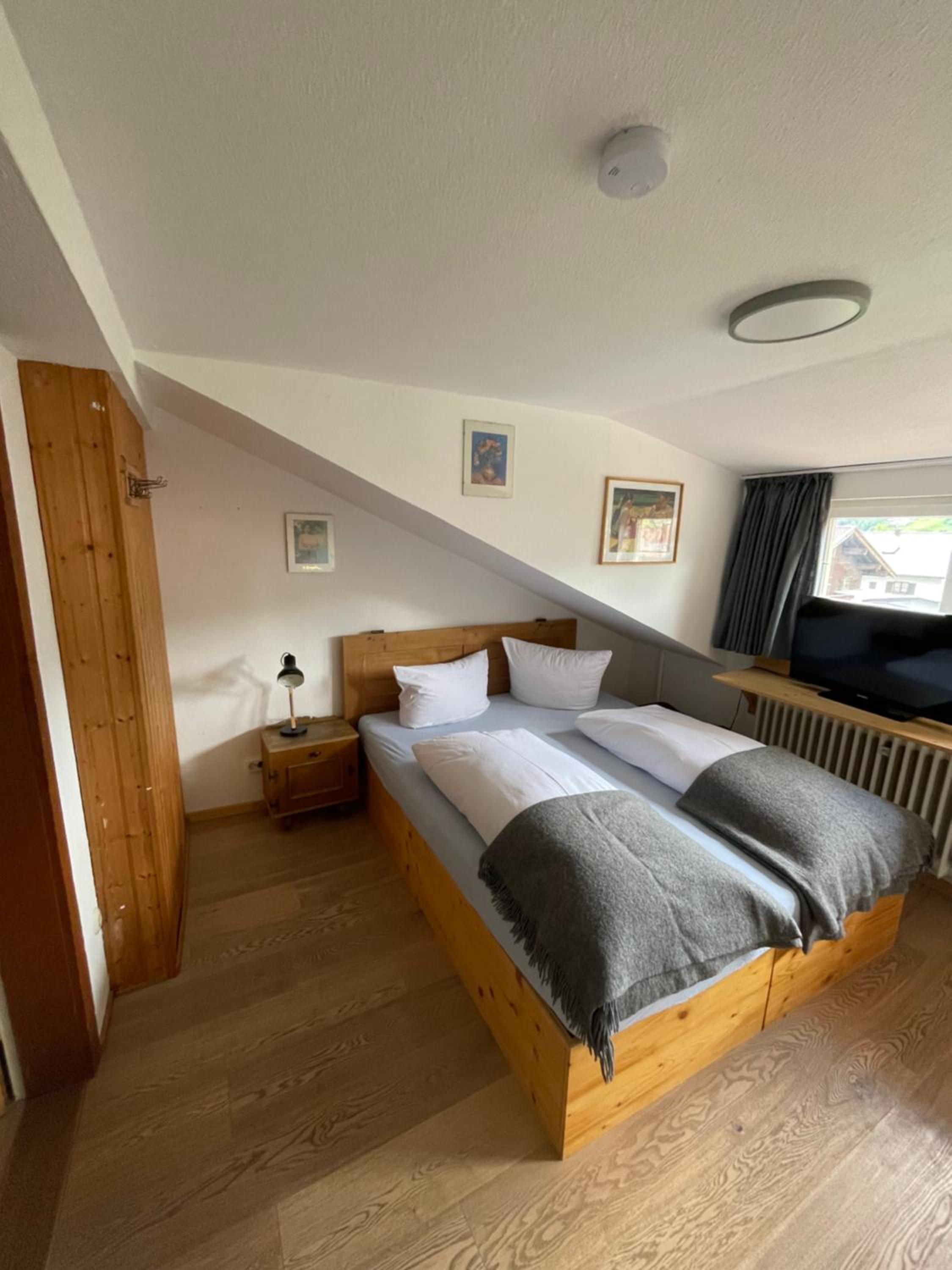 Budget Double Room with Shared Shower photo 3