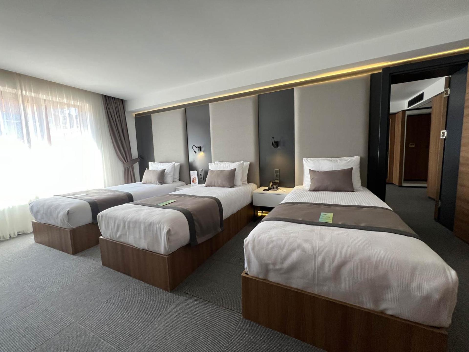 Premium Quadruple Room - Photo 15