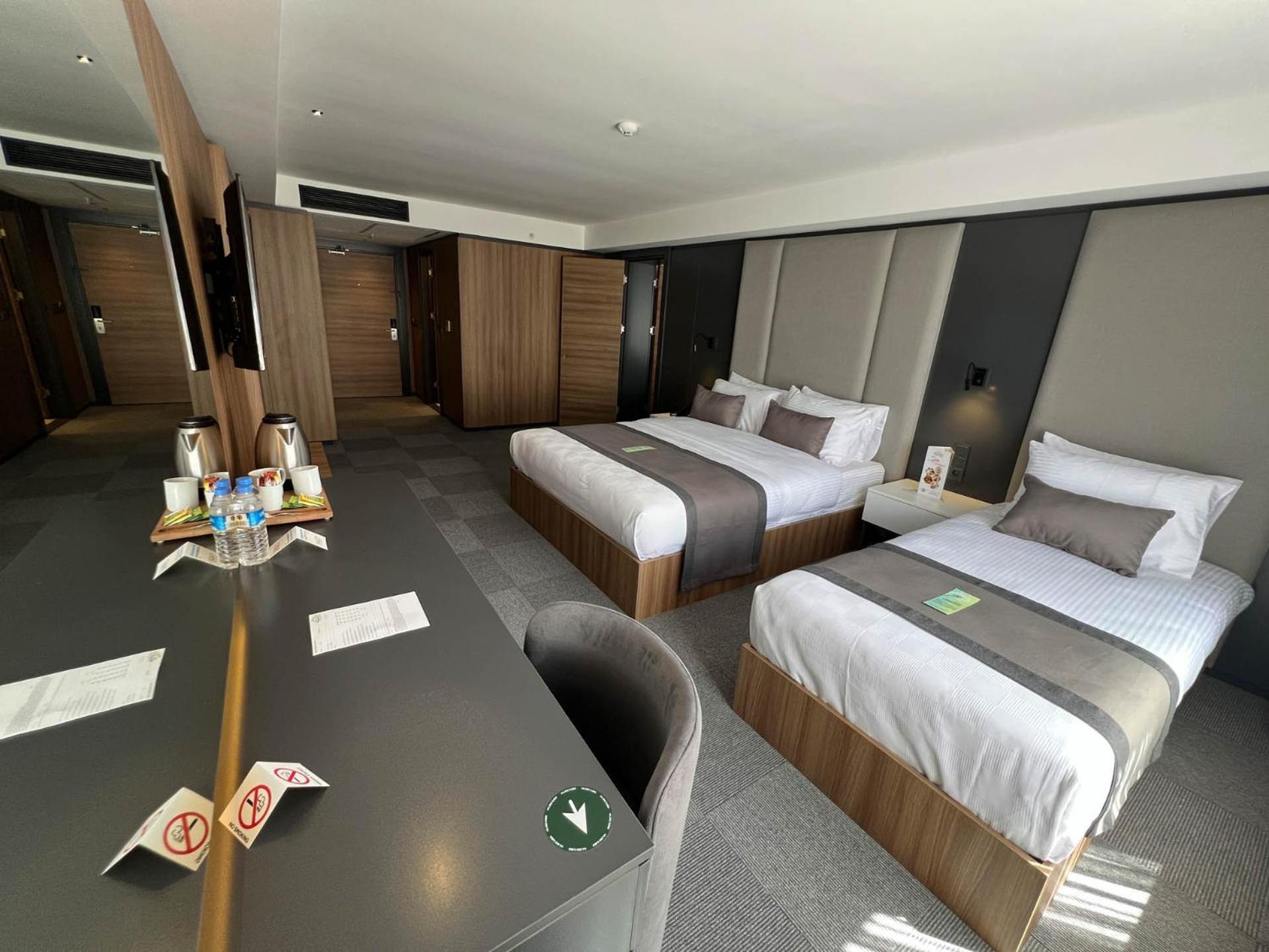 Premium Quadruple Room - Photo 7