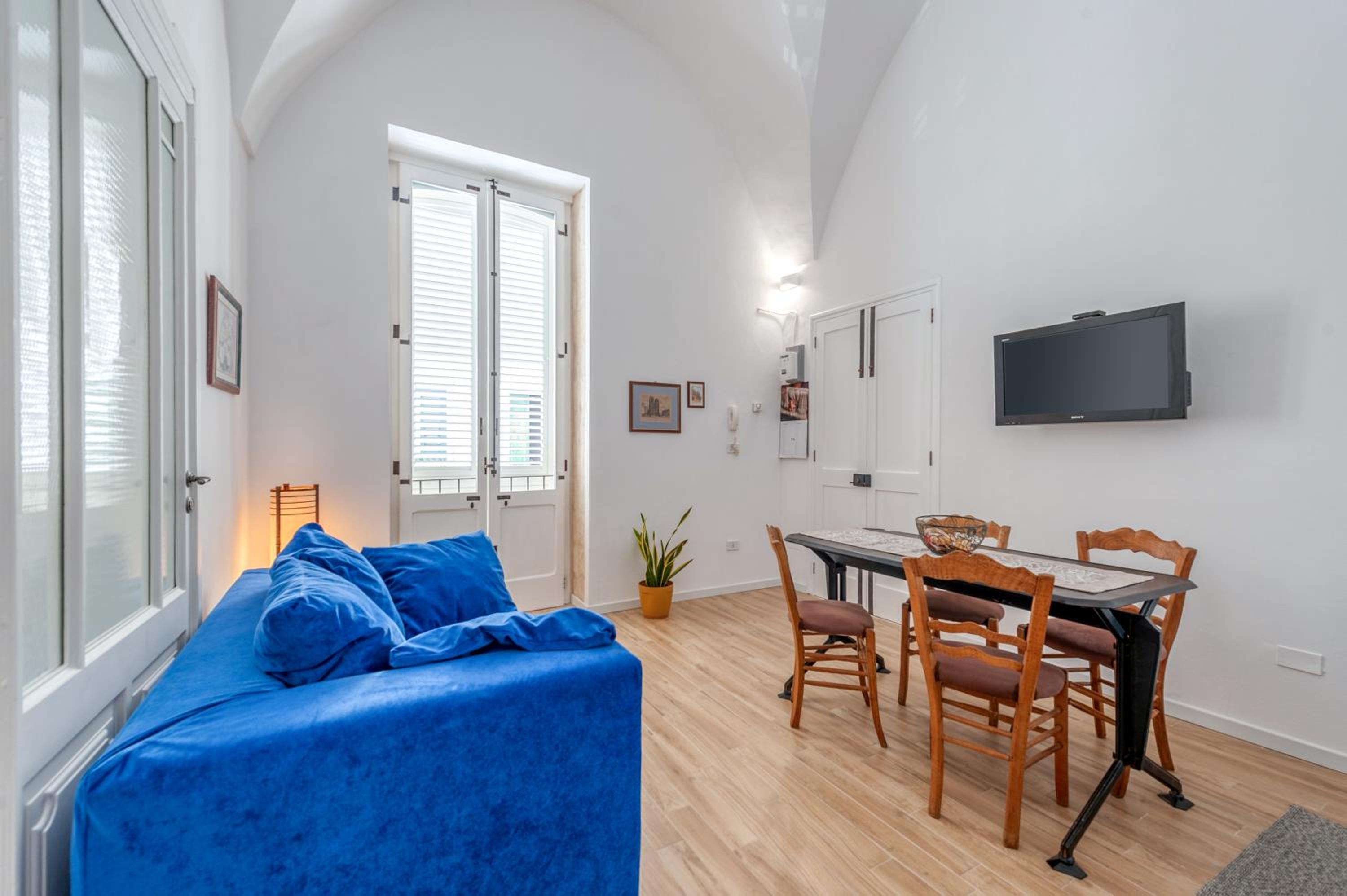 Superior One-Bedroom Apartment with Balcony
