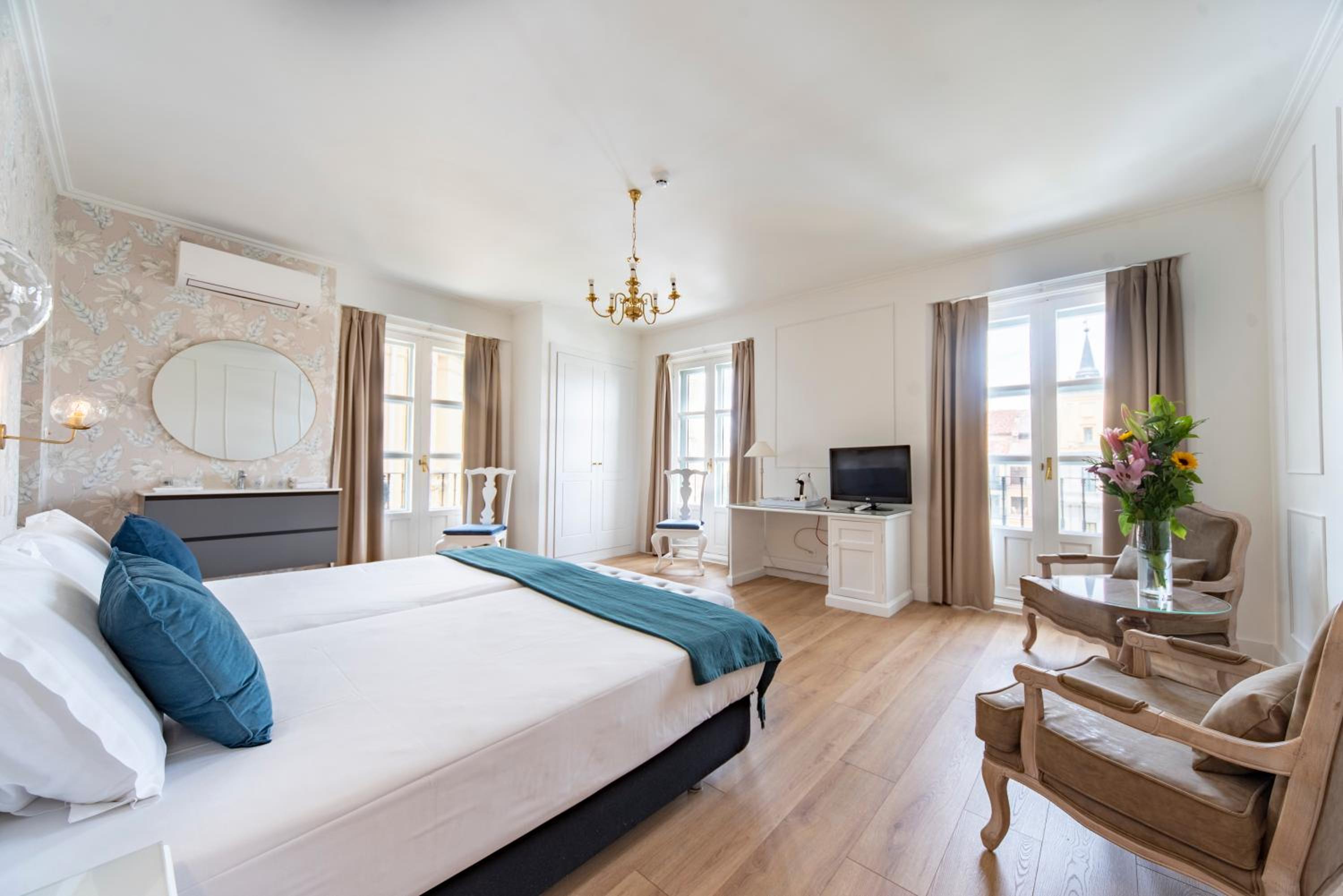 Superior Twin Room with View photo 2