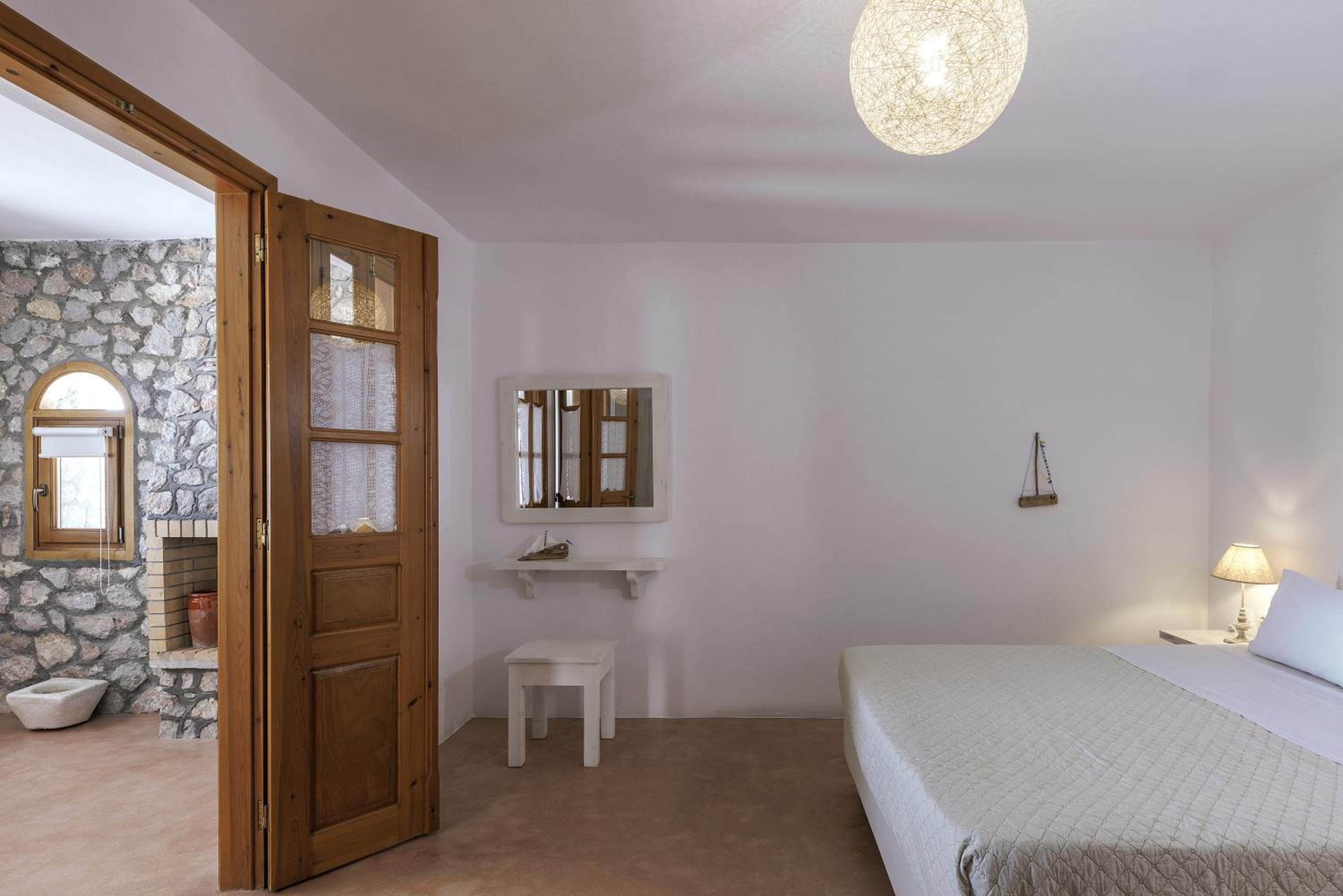 Cycladic Traditional Villa with Jacuzzi photo 3