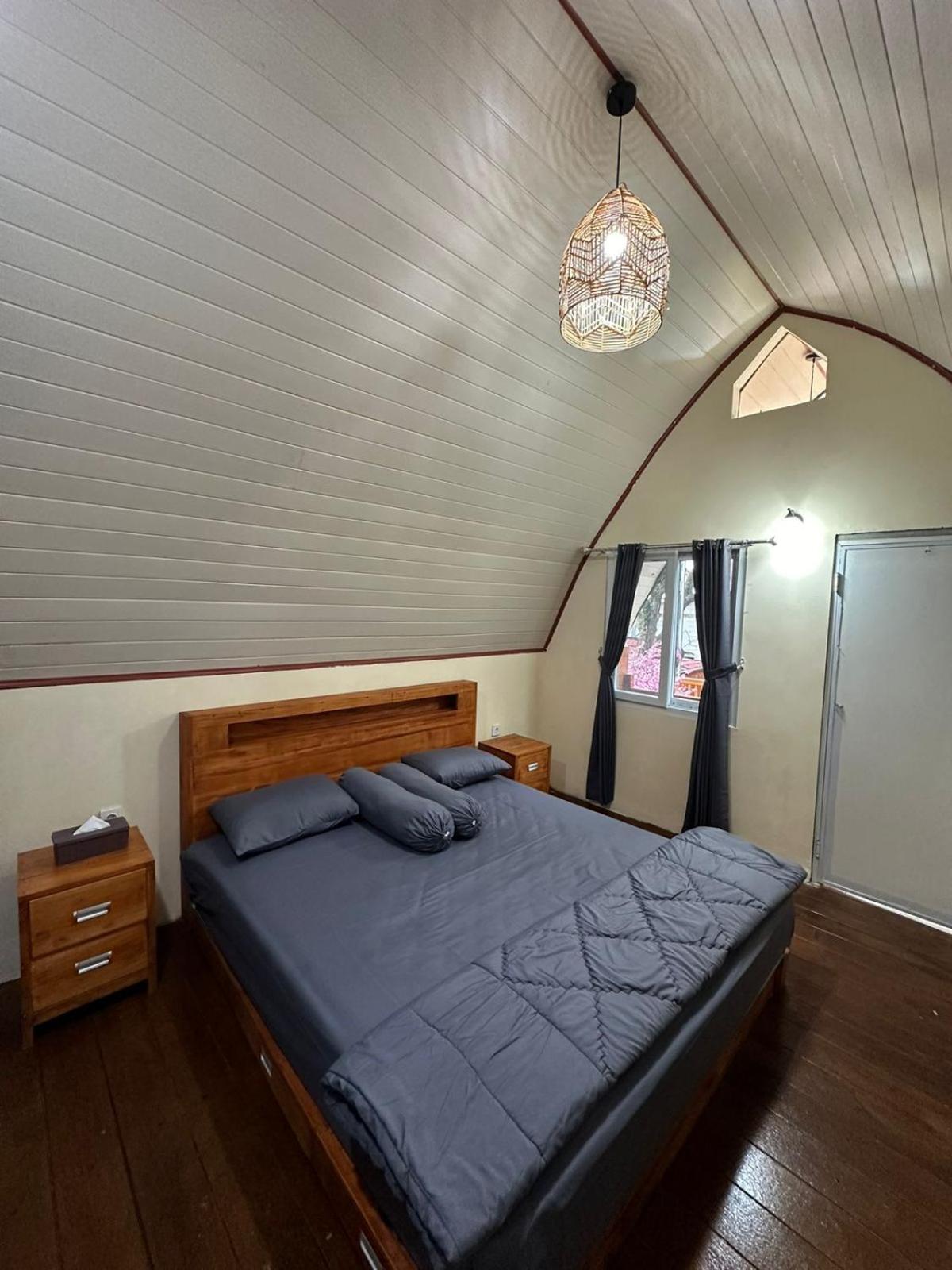 Queen Room with Pool View