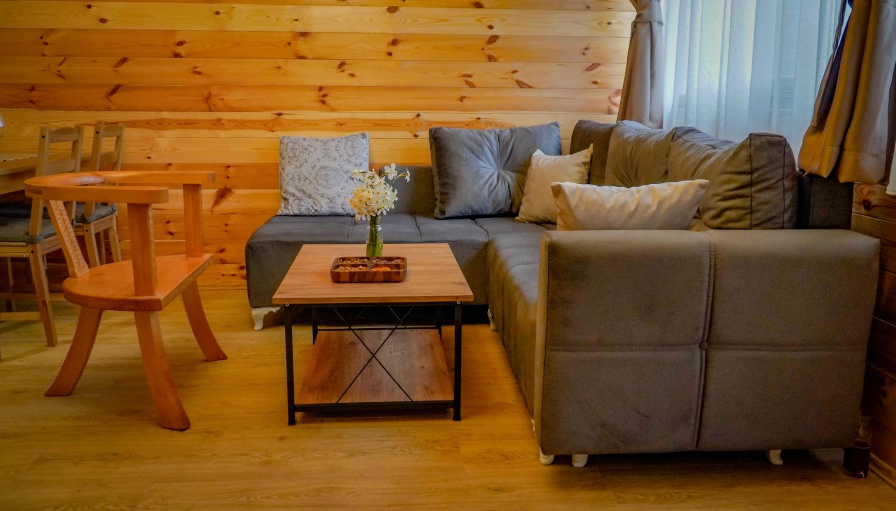 One-Bedroom House photo 1