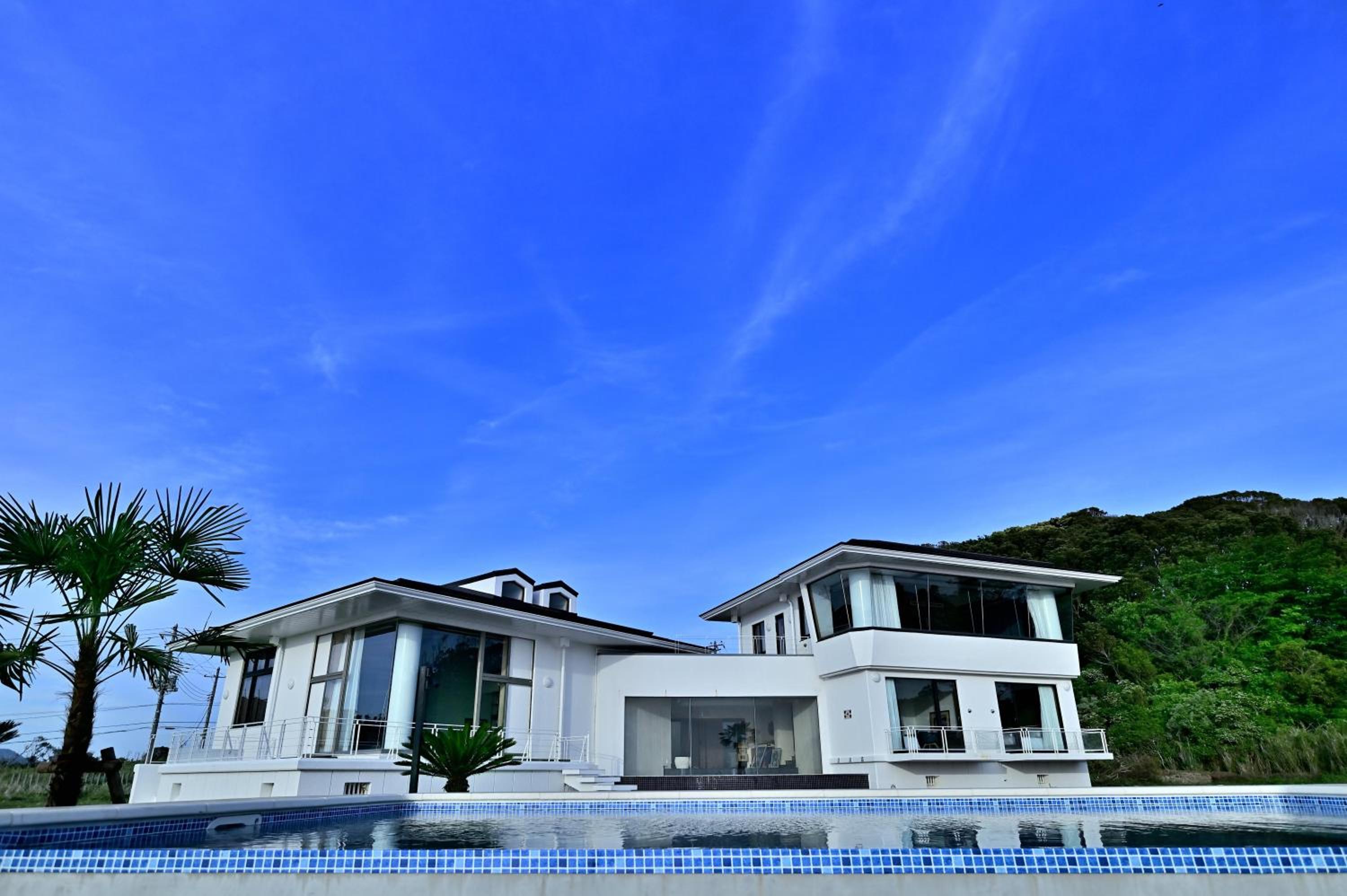 Three-Bedroom Villa photo 2