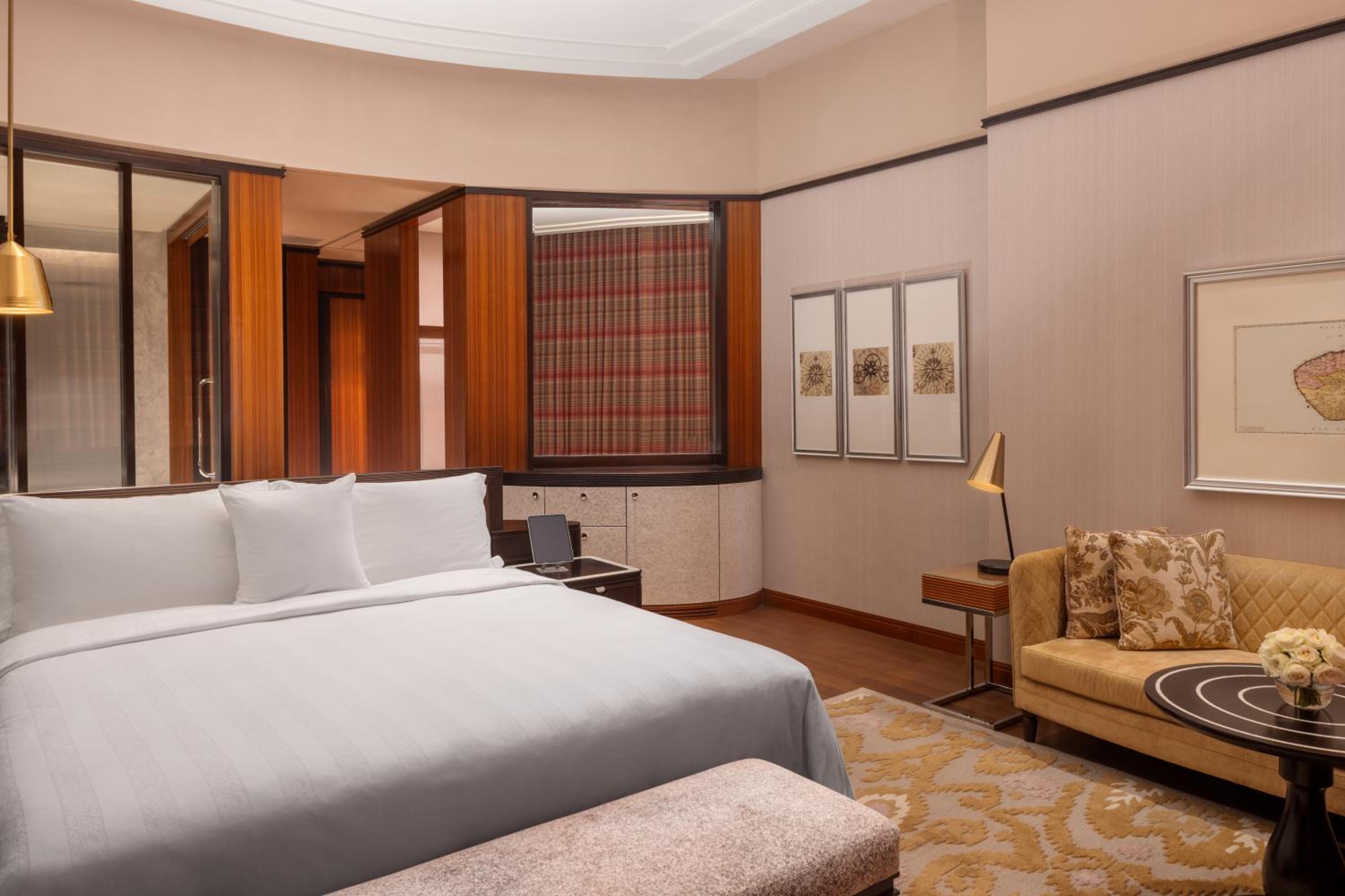 Apartamento de um quarto com vista para o mar, varanda privativa e horas de luxo.