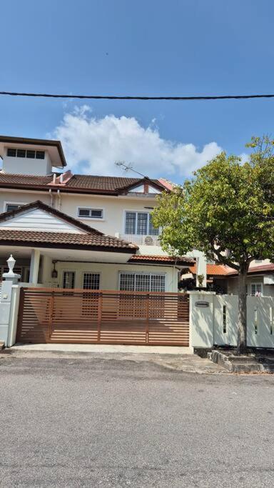 Four-Bedroom House photo 1