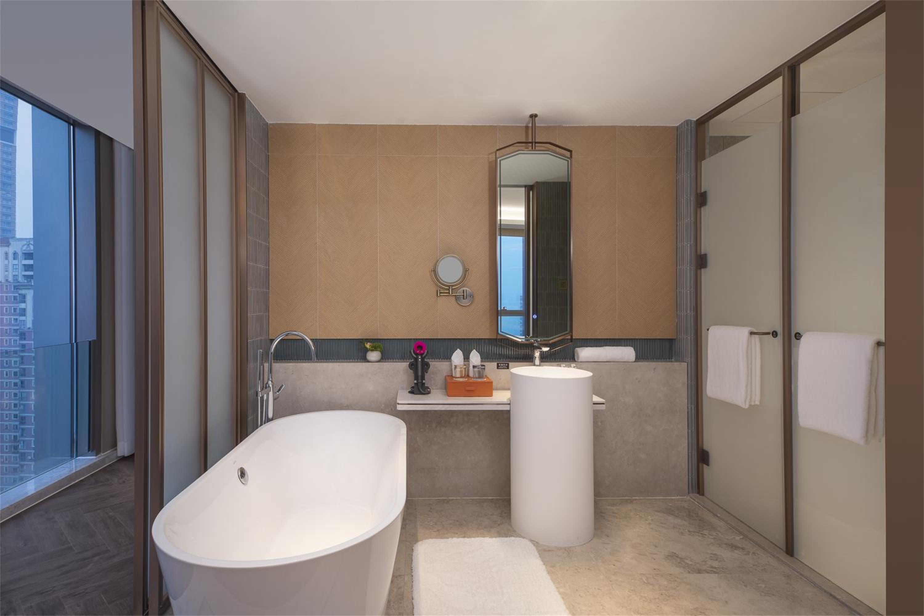 Grand King Room with River View - Photo 3