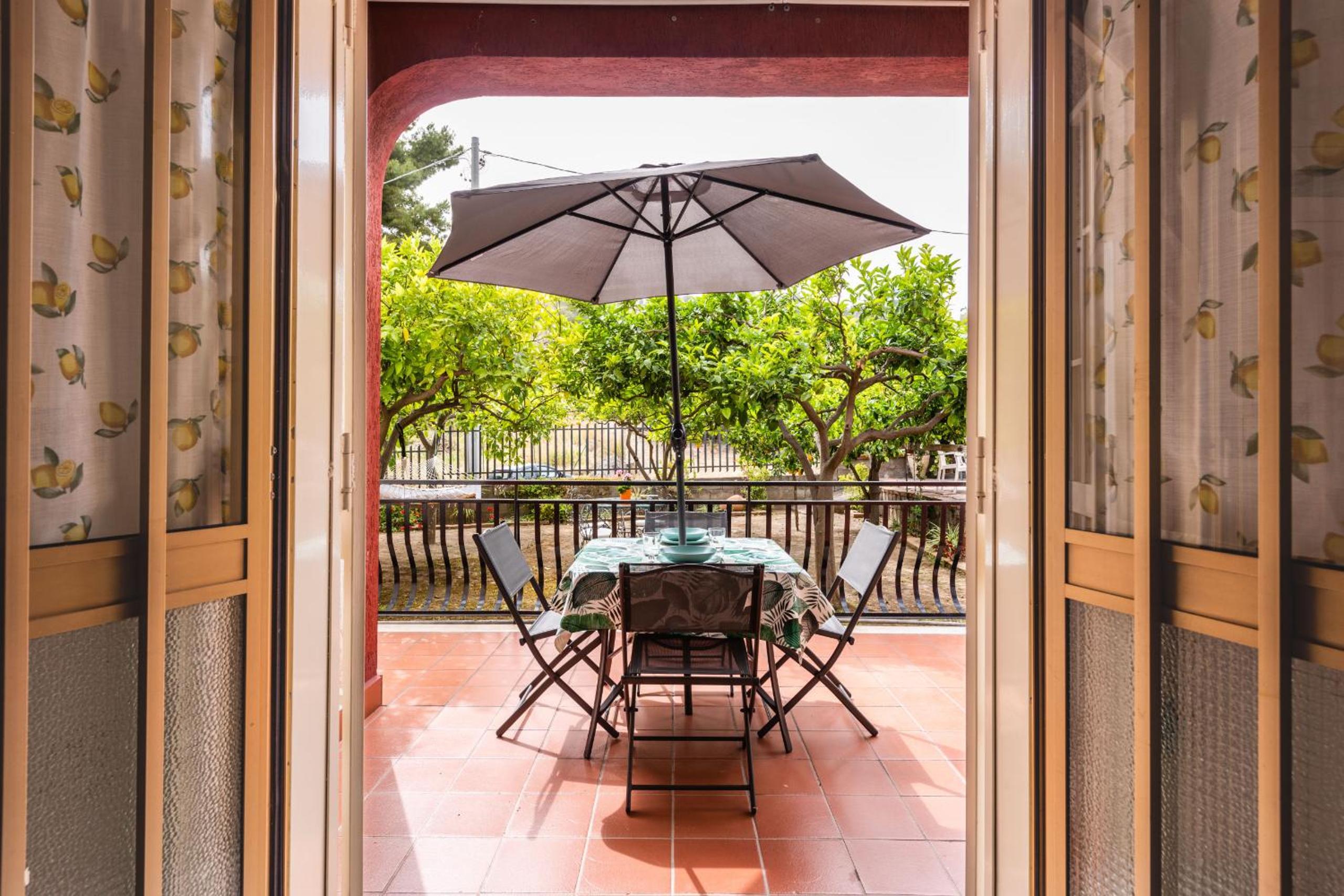 One-Bedroom Apartment With Garden photo 2
