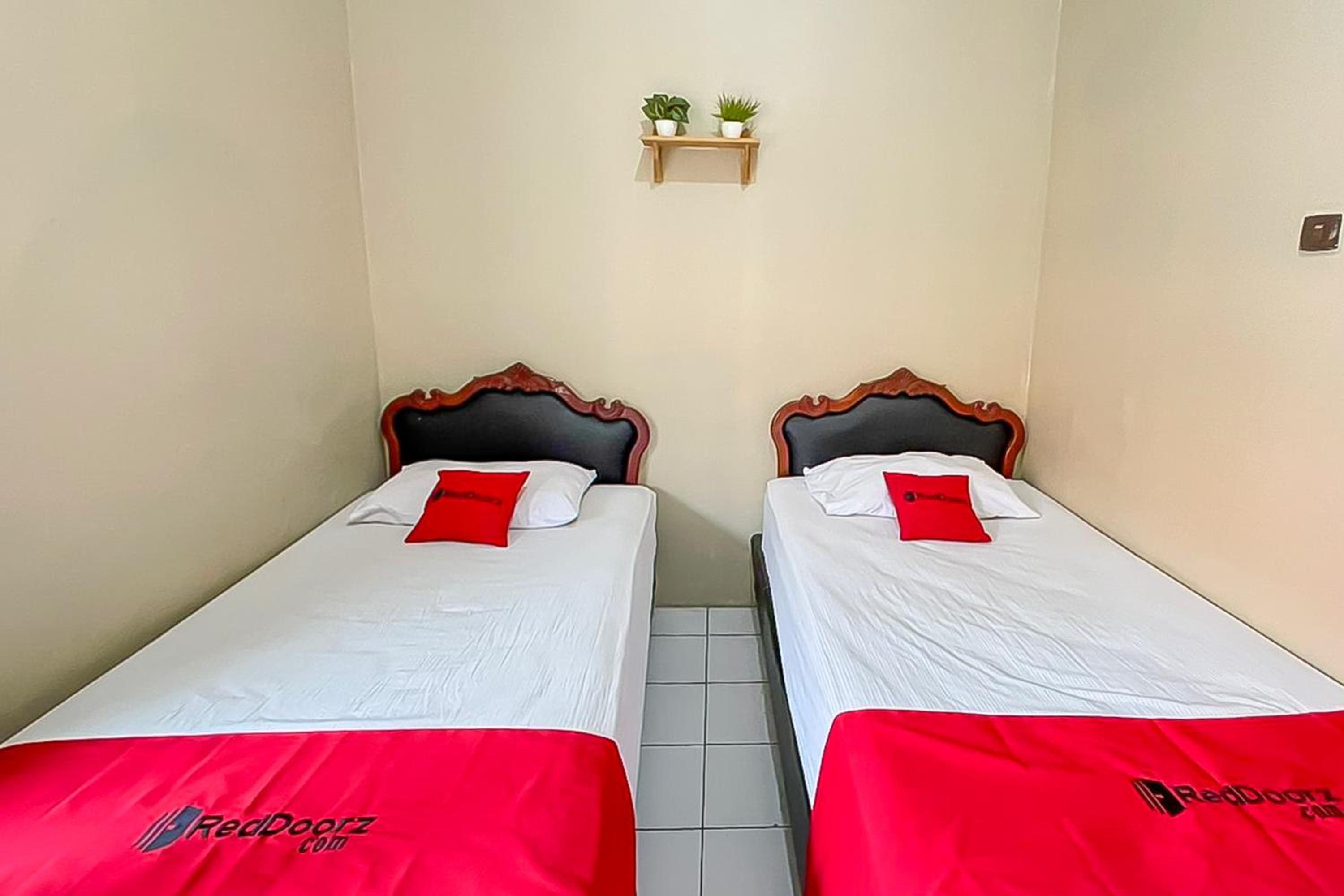 Standard Twin Room - Photo 2