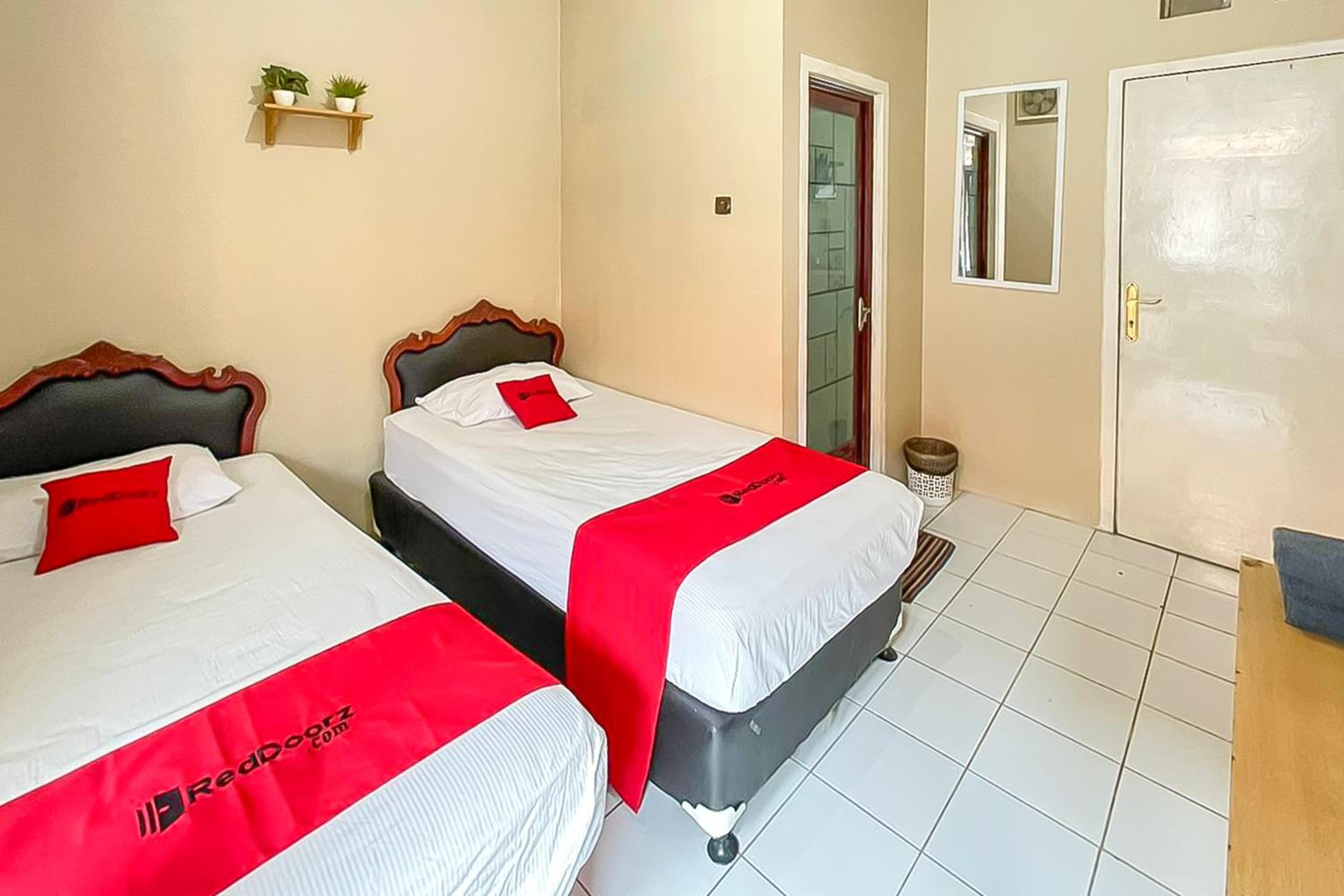 Standard Twin Room - Photo 4