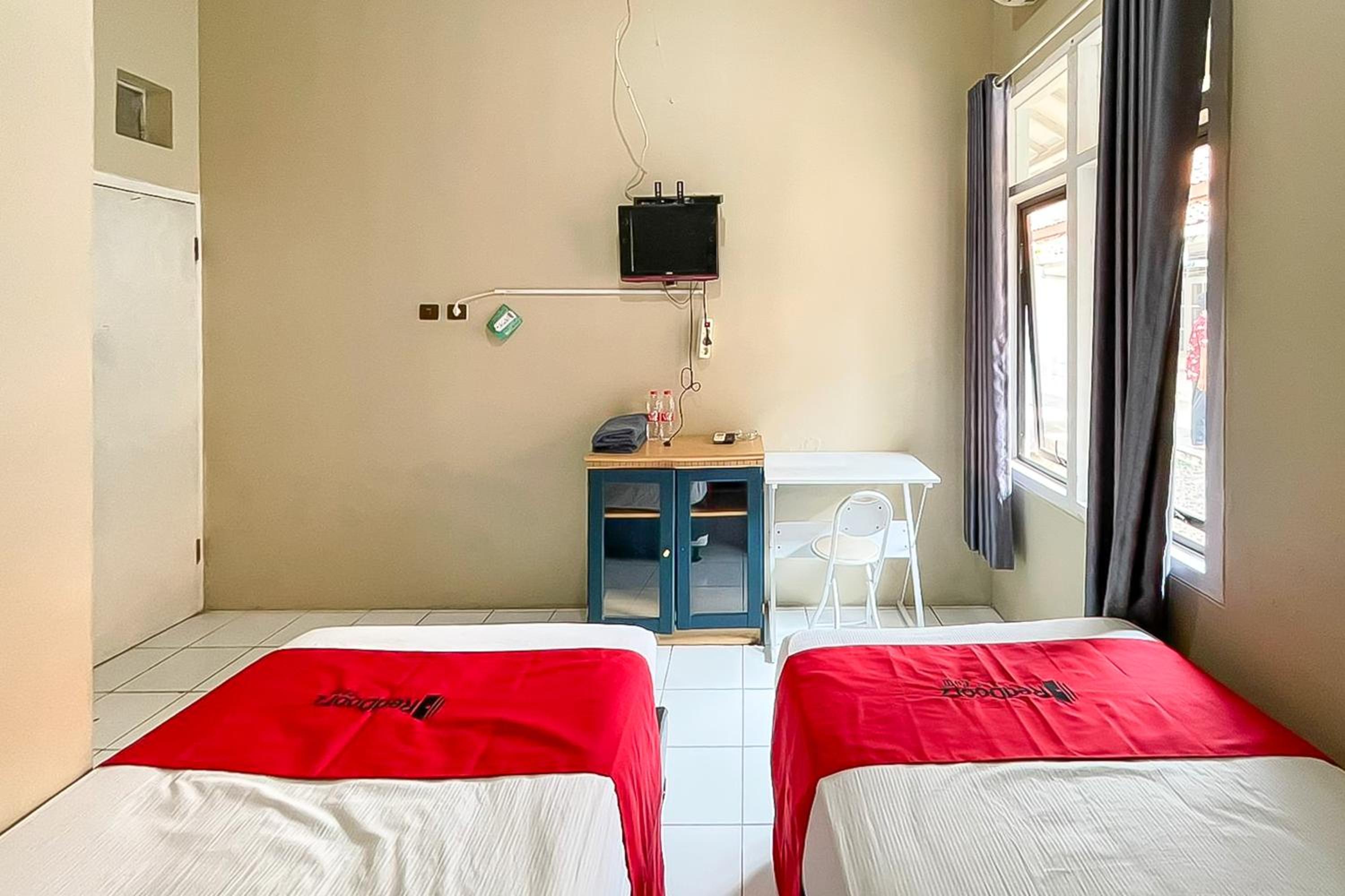 Standard Twin Room - Photo 3