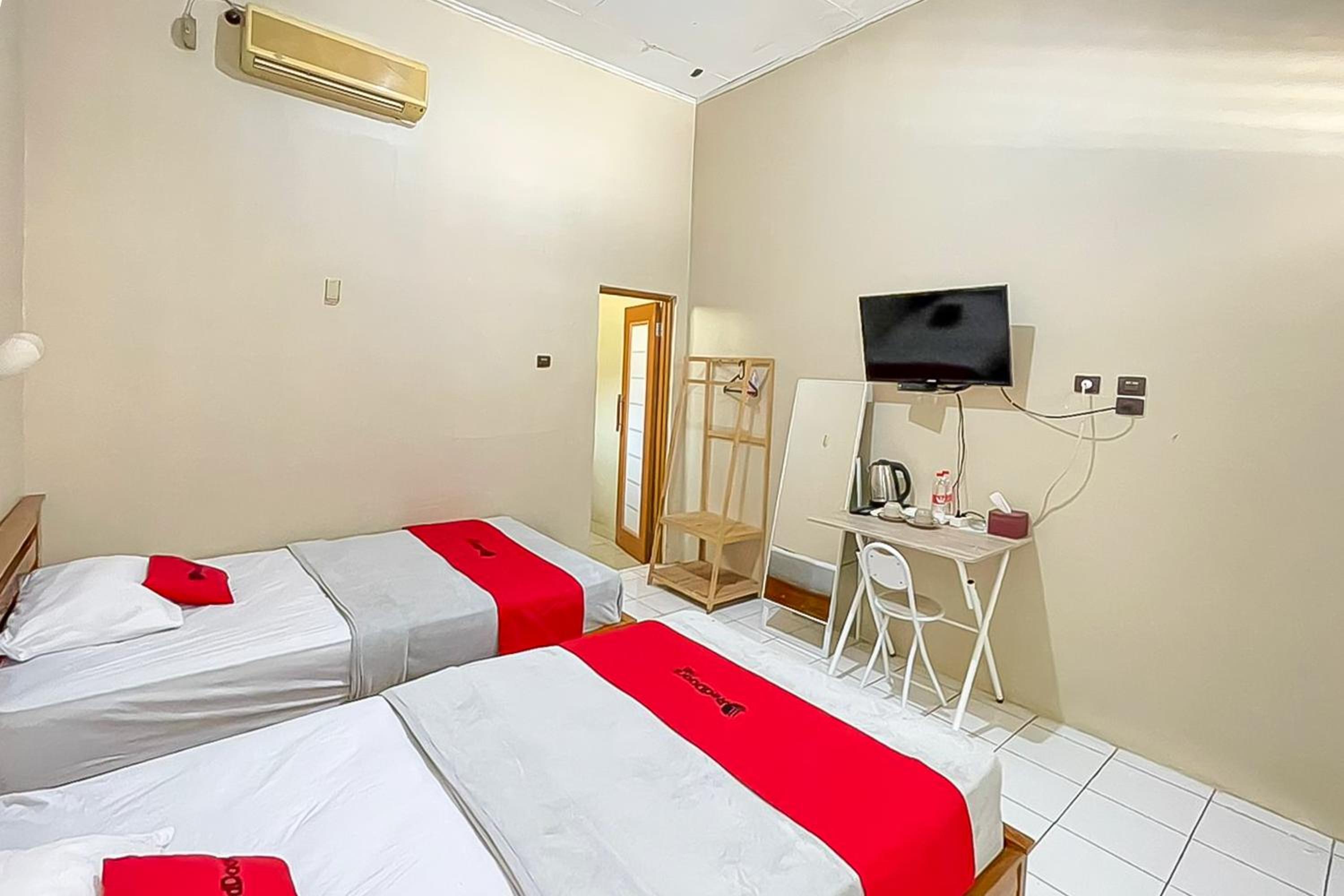 Deluxe Twin Room - Photo 6