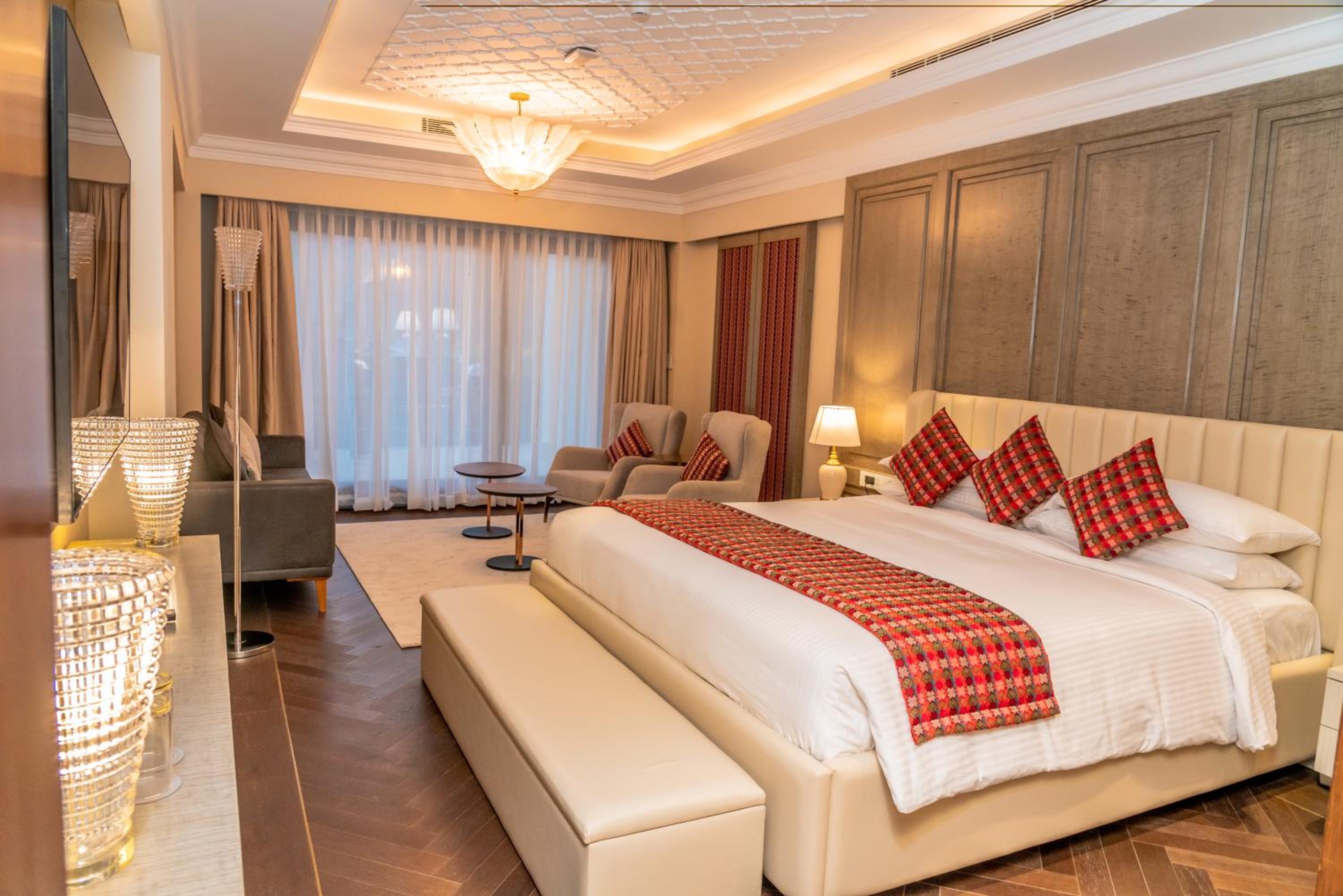 Regal Suite With Lounge Access And Two-Way Airport Transfers