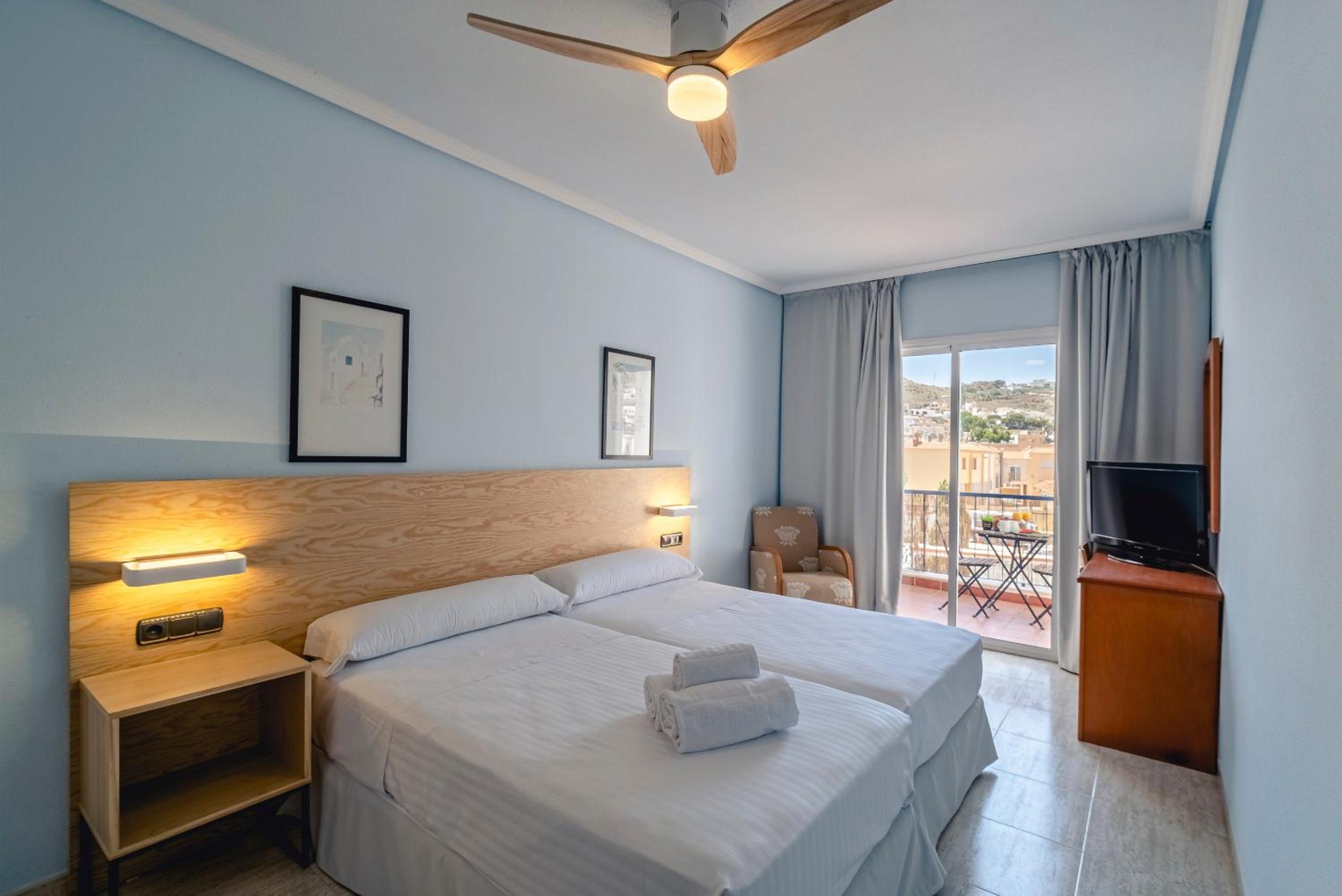 Habitación Doble o Twin Estándar con Terraza y Vista al Mar