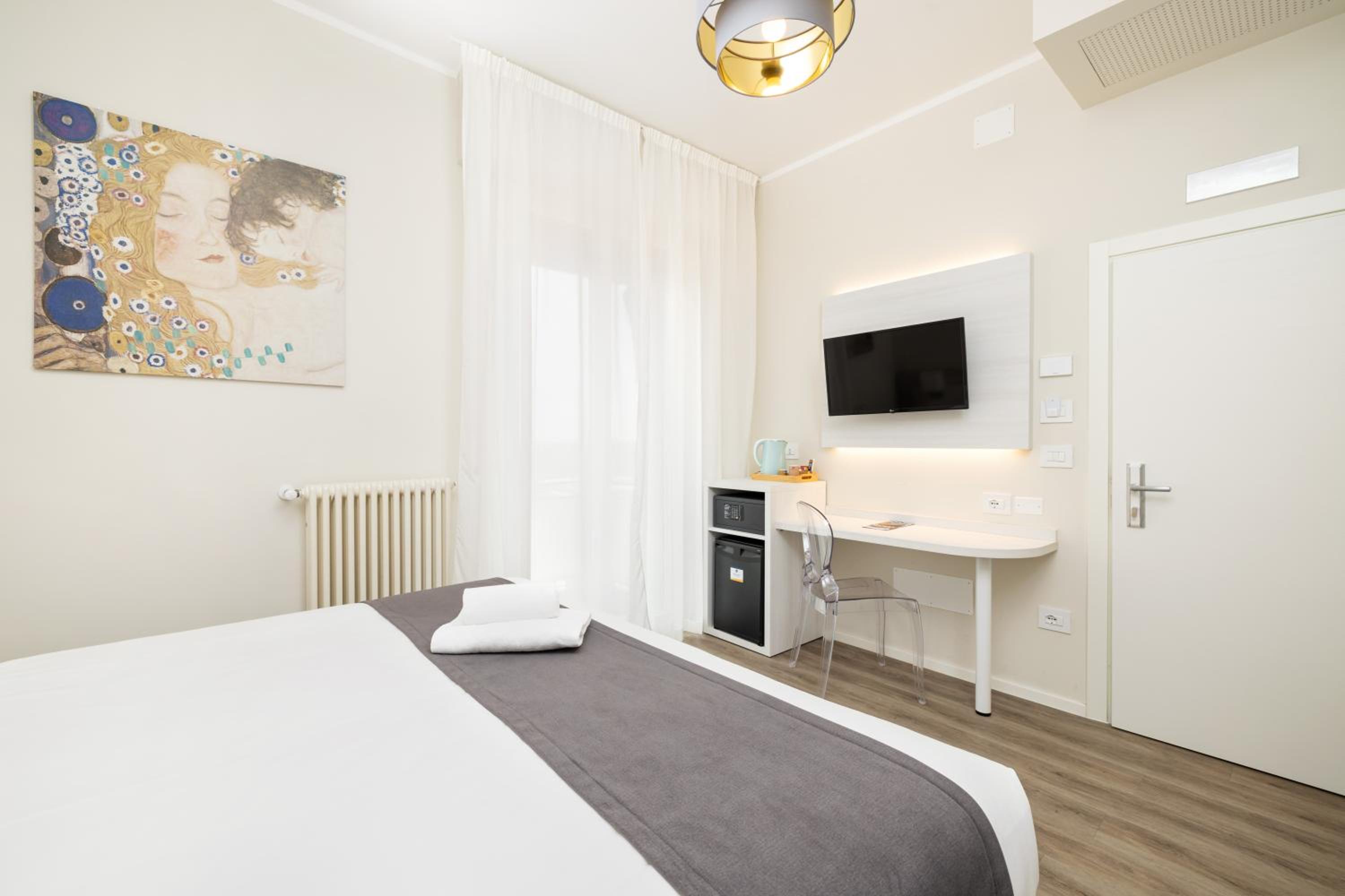 Double Room thumbnail 6