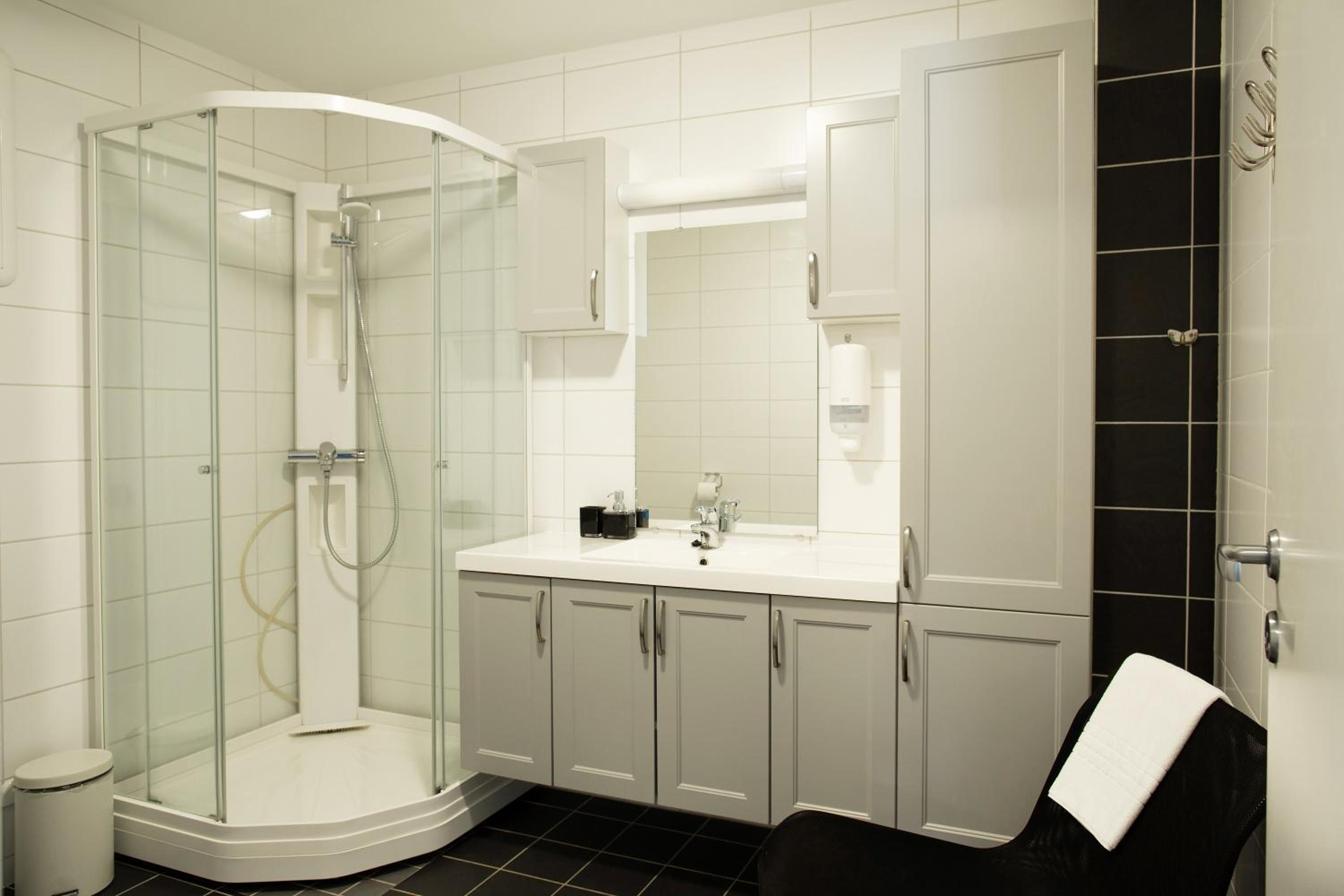 Three-Bedroom Apartment - Photo 3