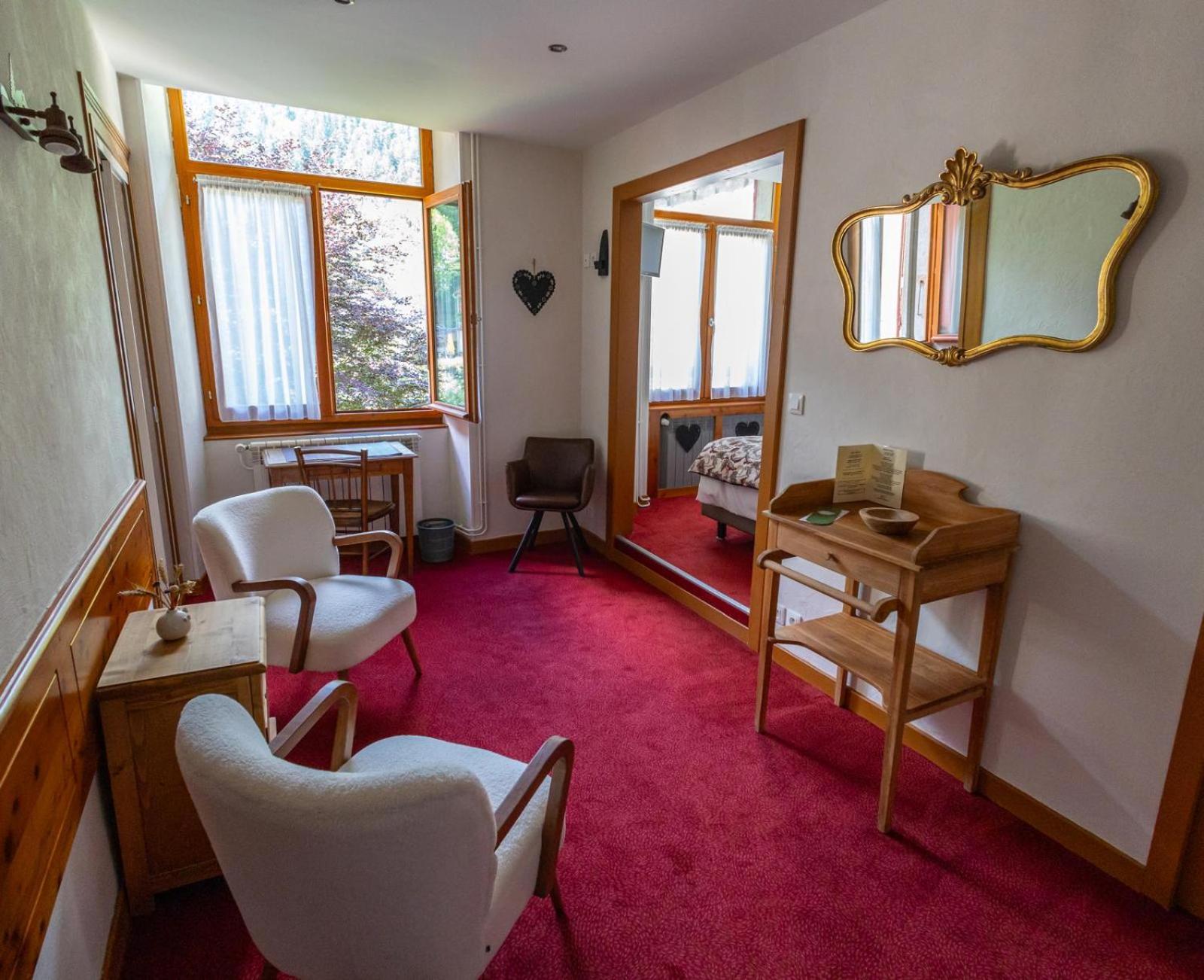 Suite - Photo 1