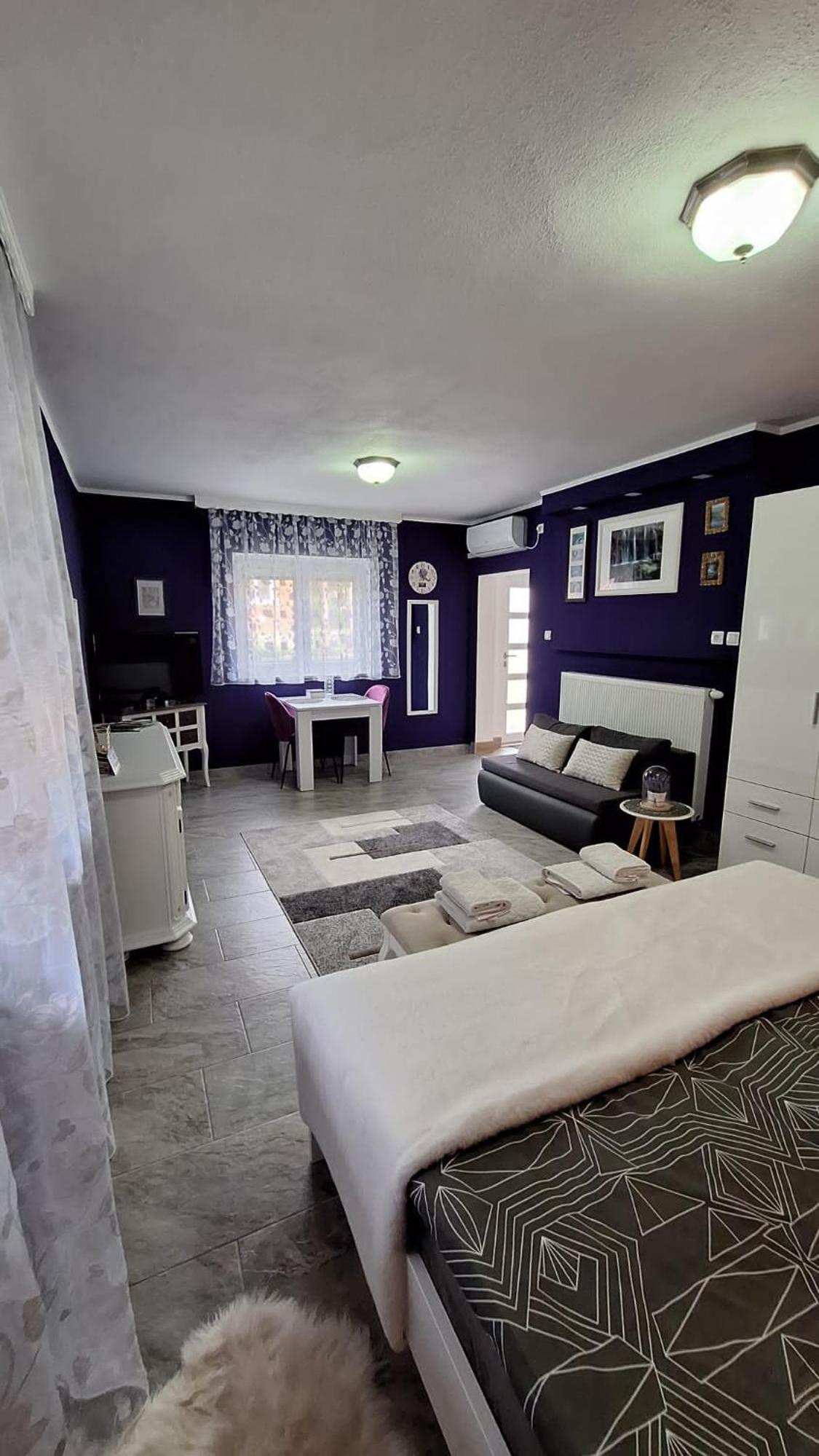 One-Bedroom Apartment - Photo 40