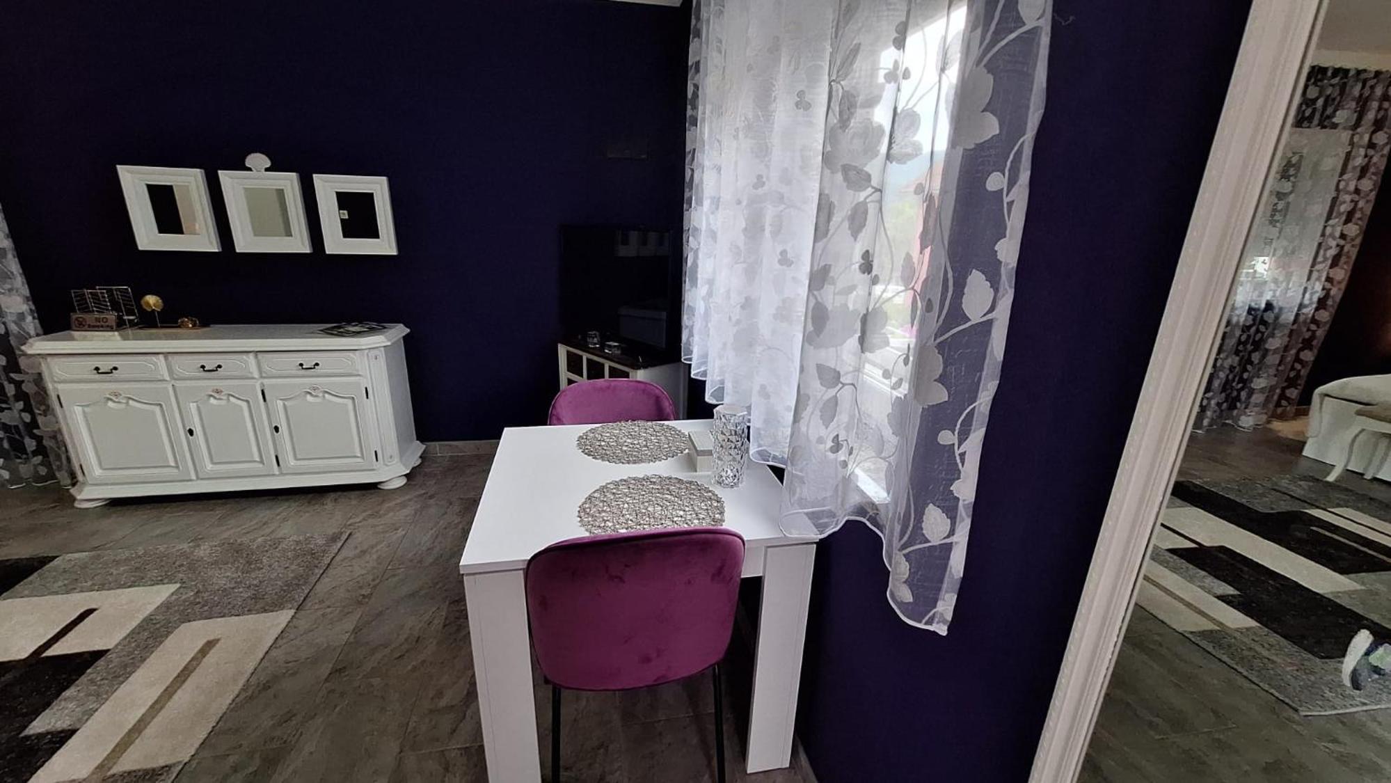 One-Bedroom Apartment - Photo 4