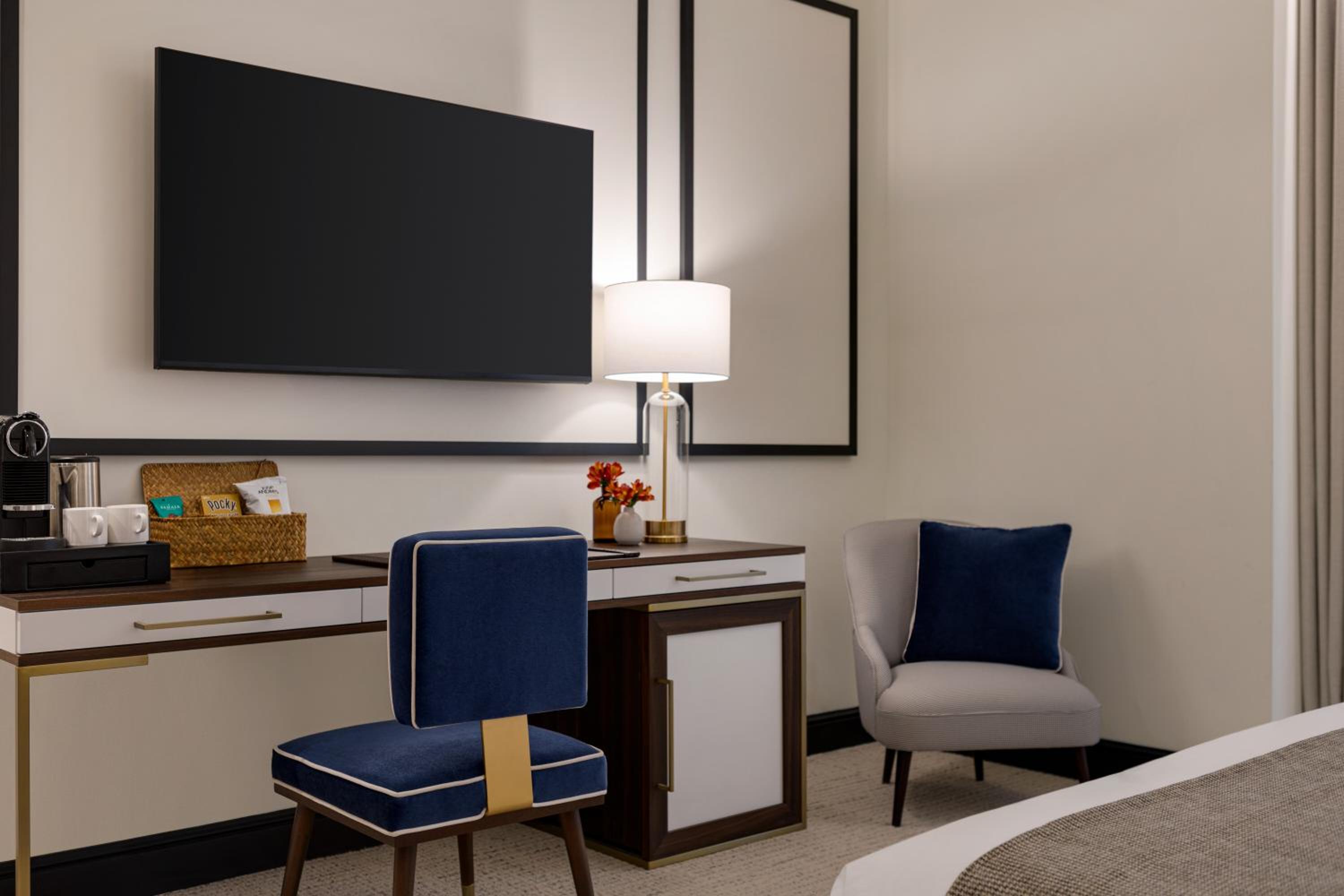 Deluxe Queen Room