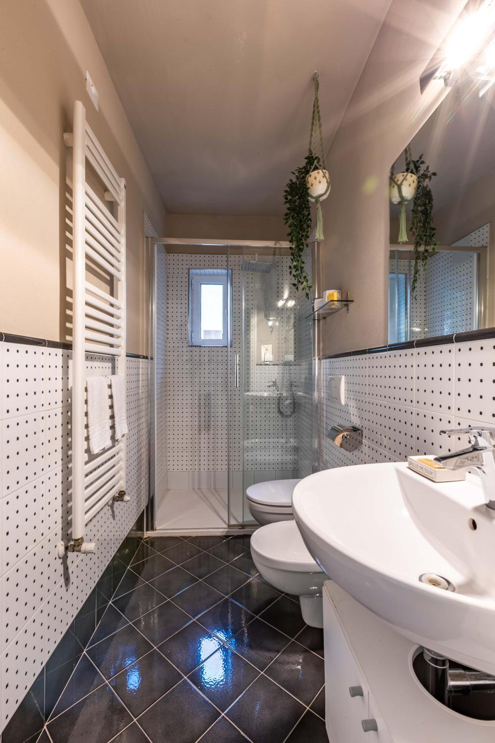 Double Room with Garden View thumbnail 5