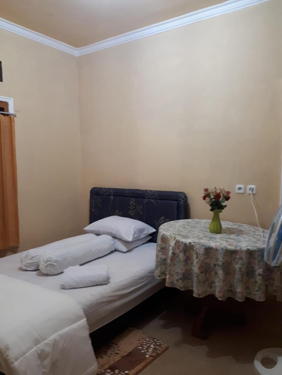 Double Room With Private Bathroom - Photo 1