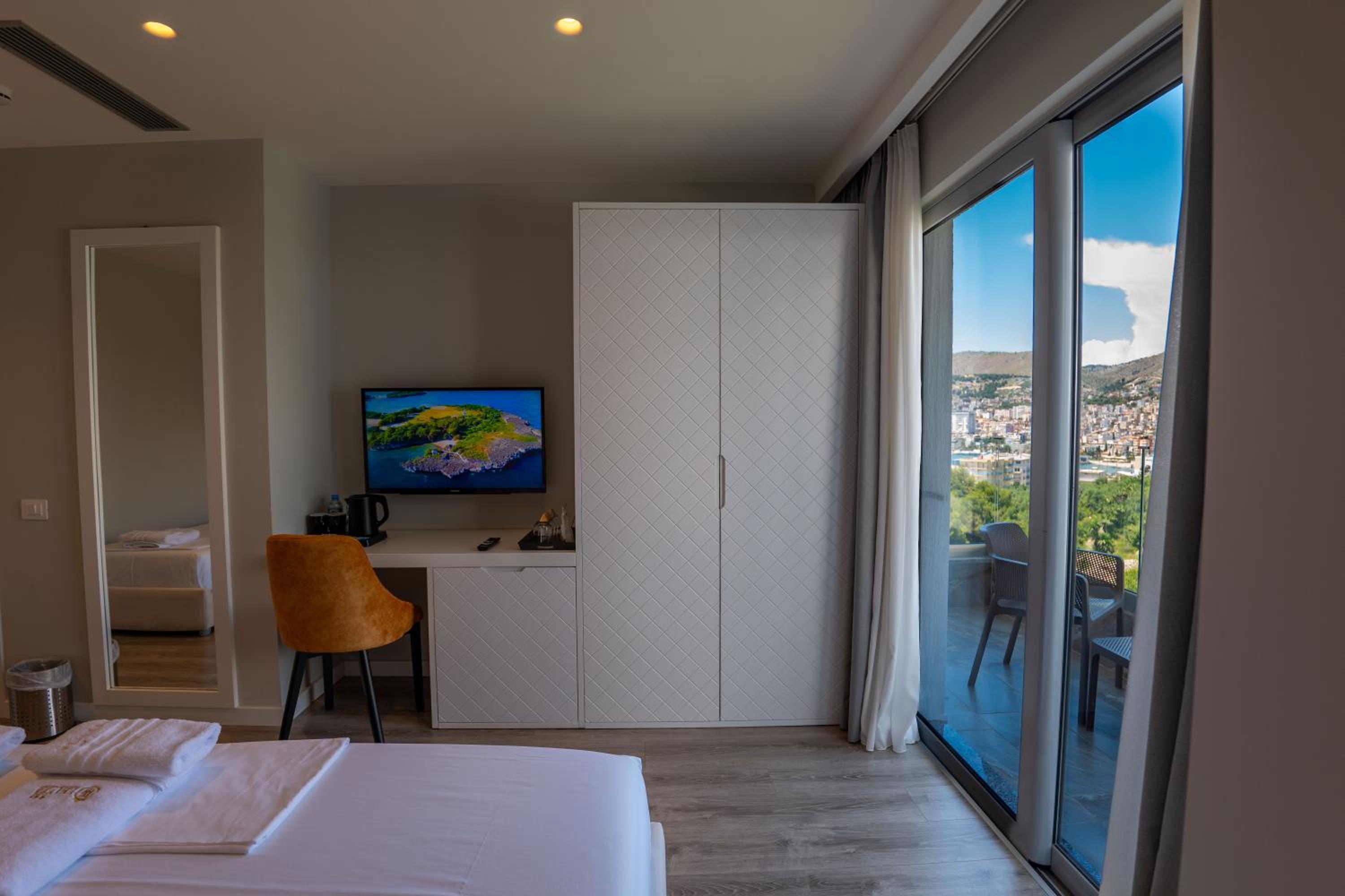 Triple Room with Balcony photo 3