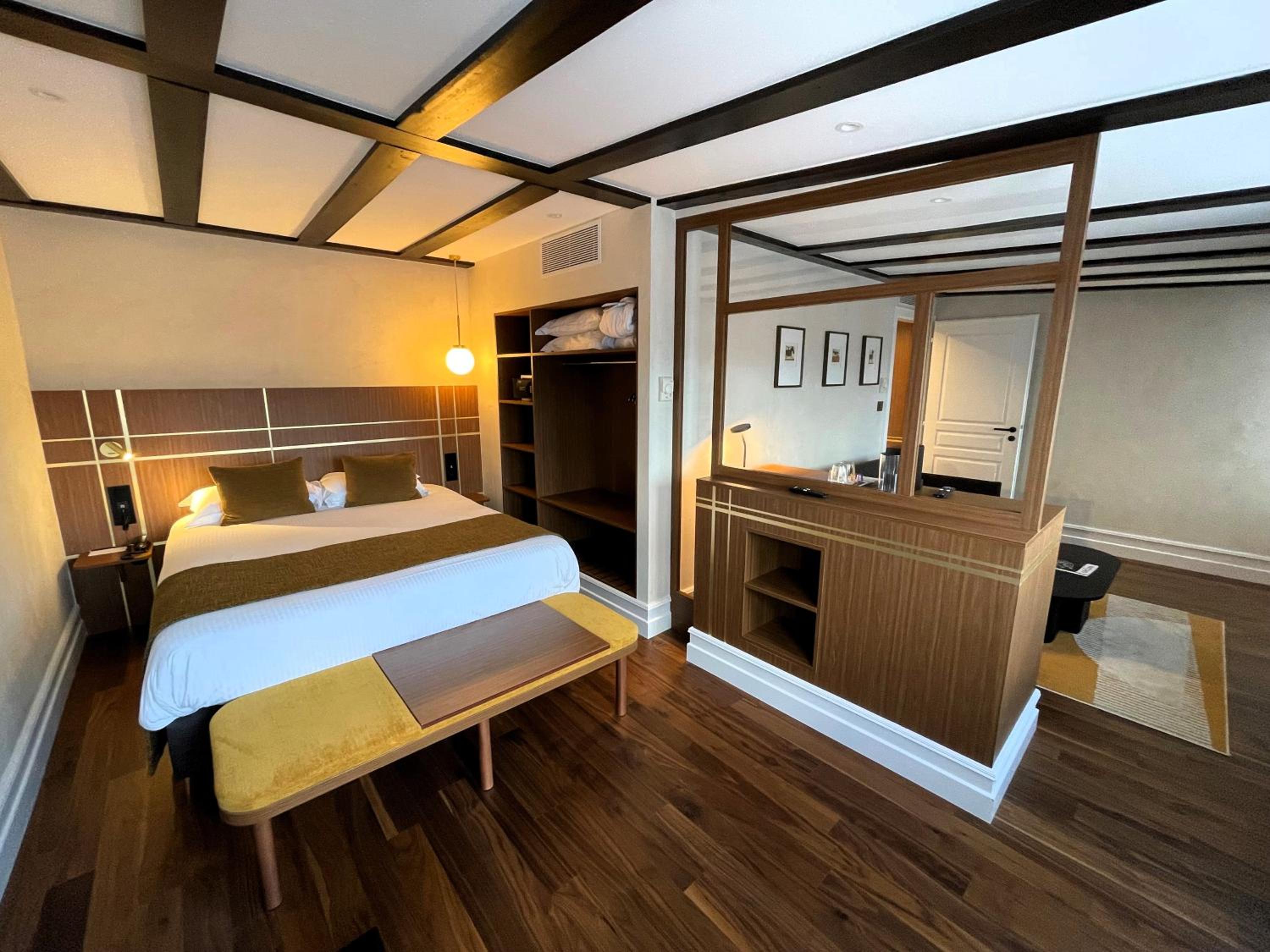Suite - Photo 2