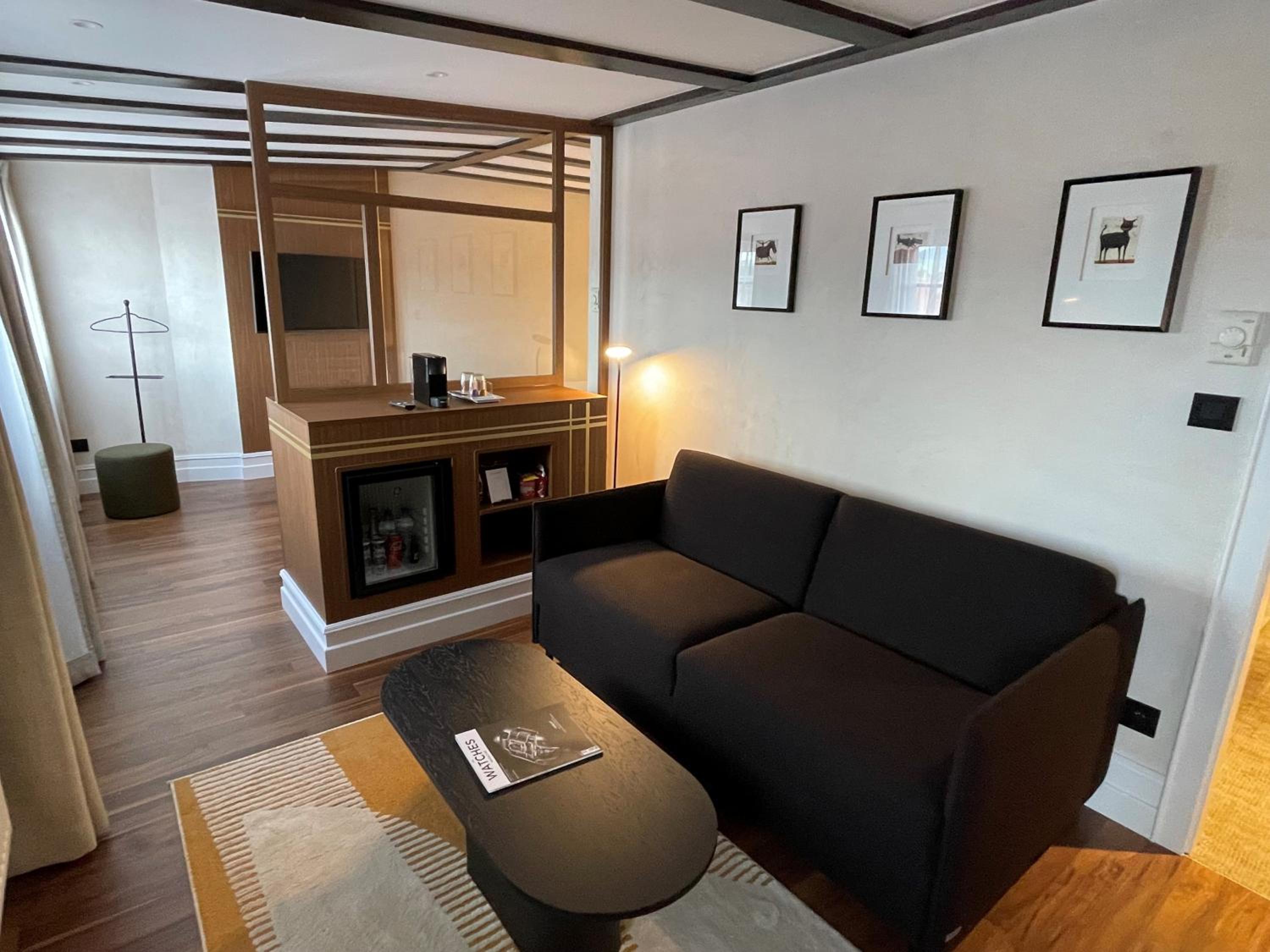 Suite - Photo 4