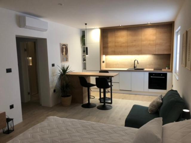 Studio Apartment With Harbour View