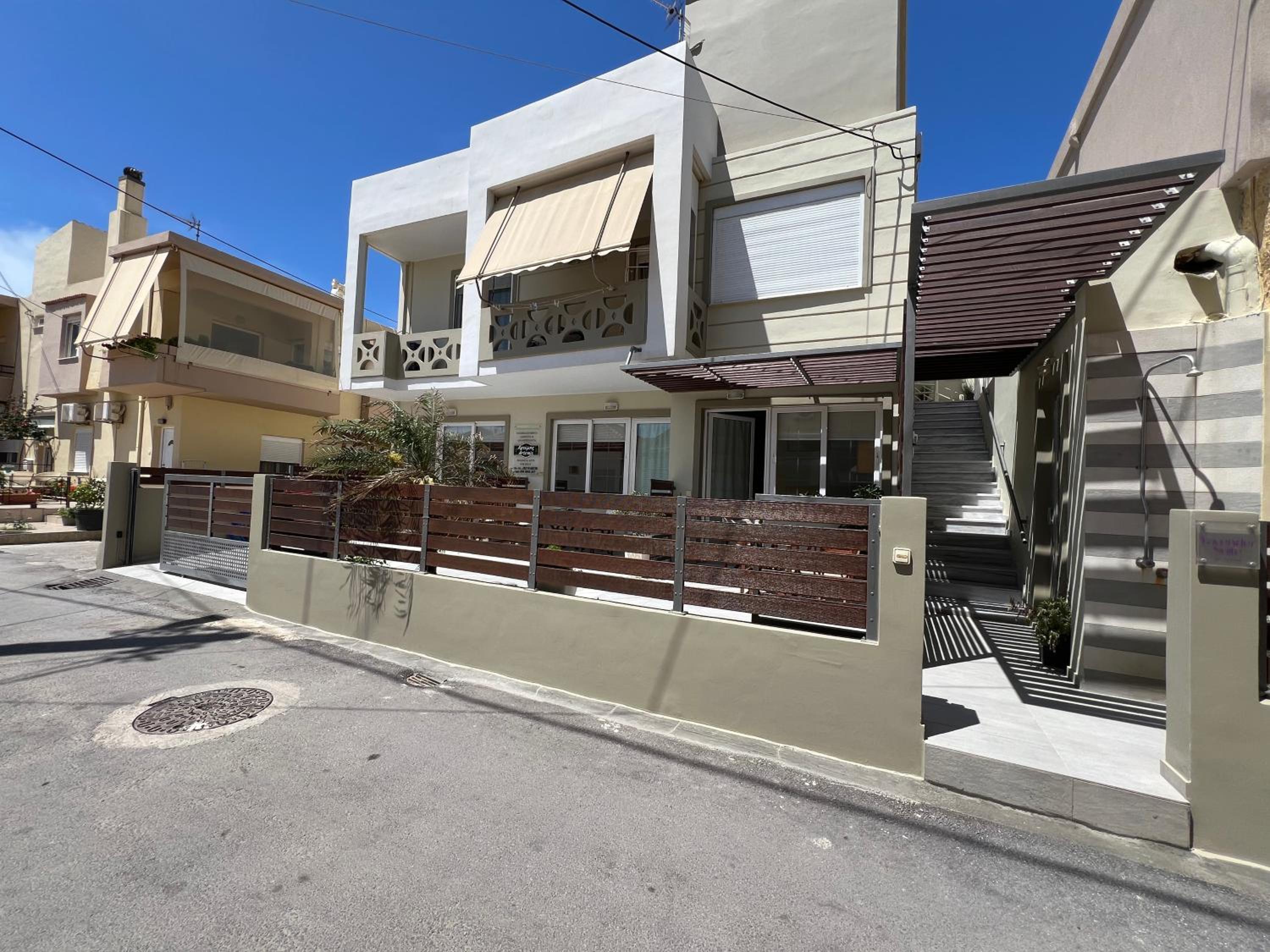 Studio Apartment with Balcony photo 2
