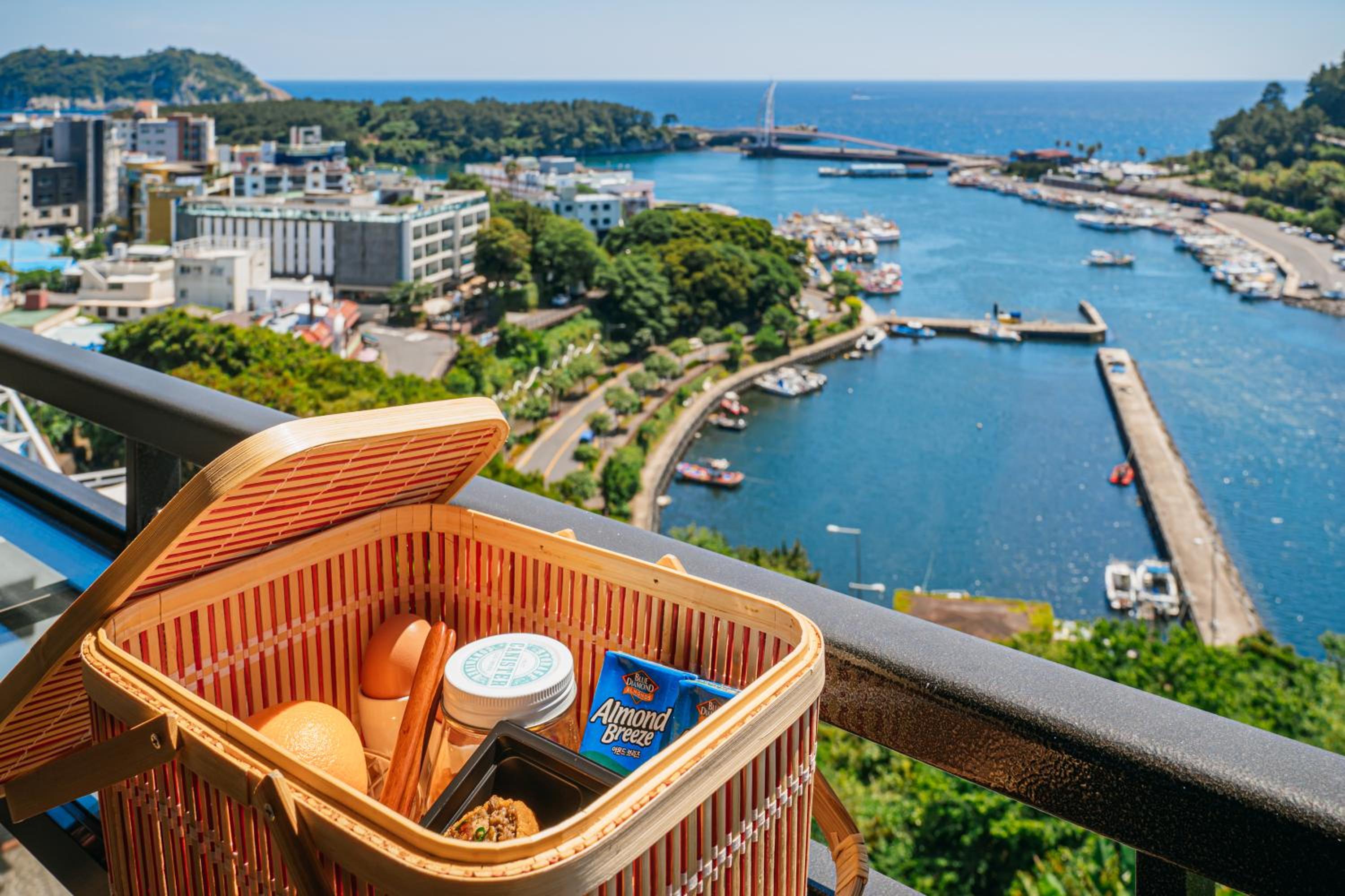 Deluxe Double Balcony Room with Sea View - Photo 21