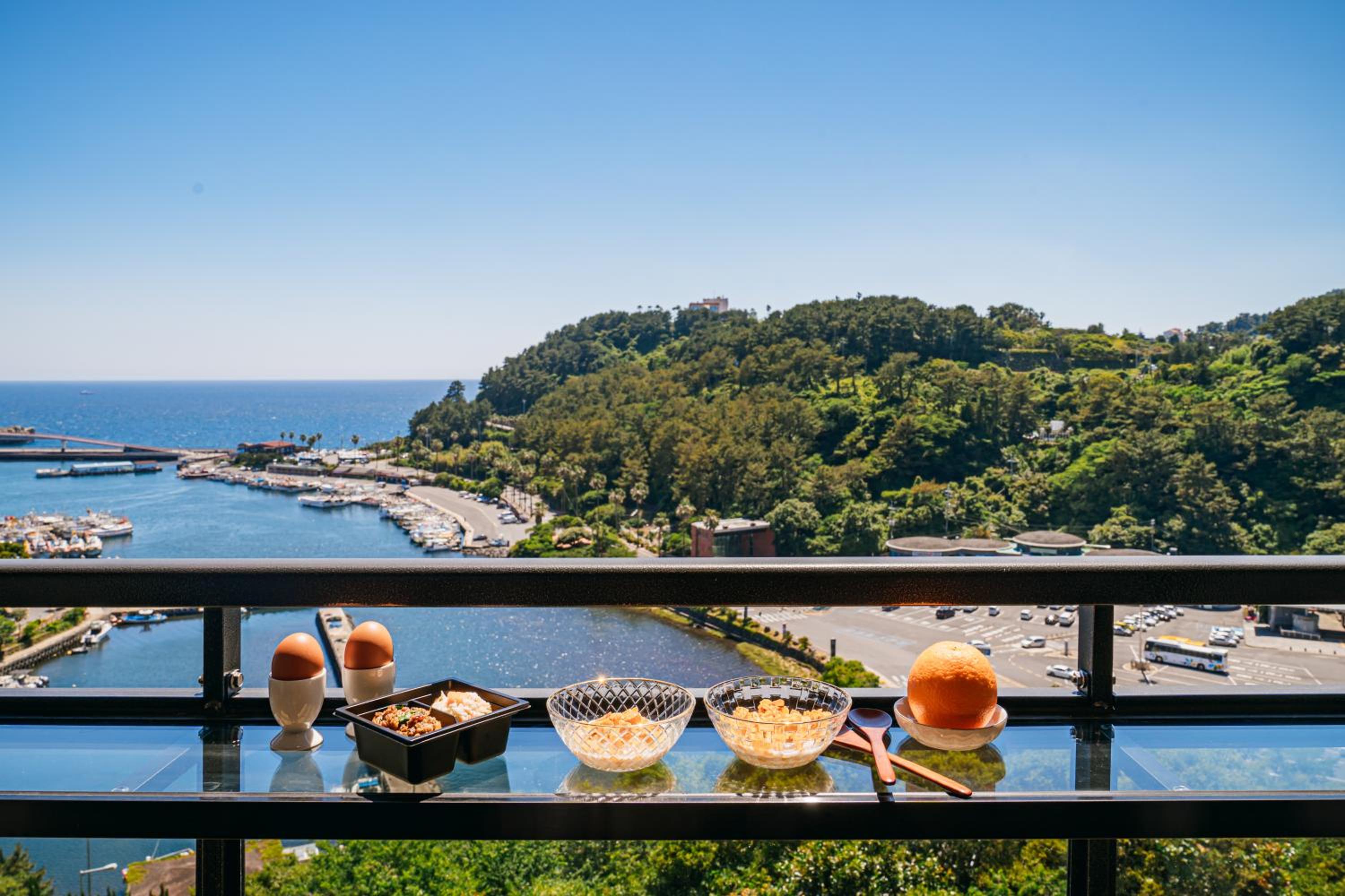 Deluxe Double Balcony Room with Sea View - Photo 20