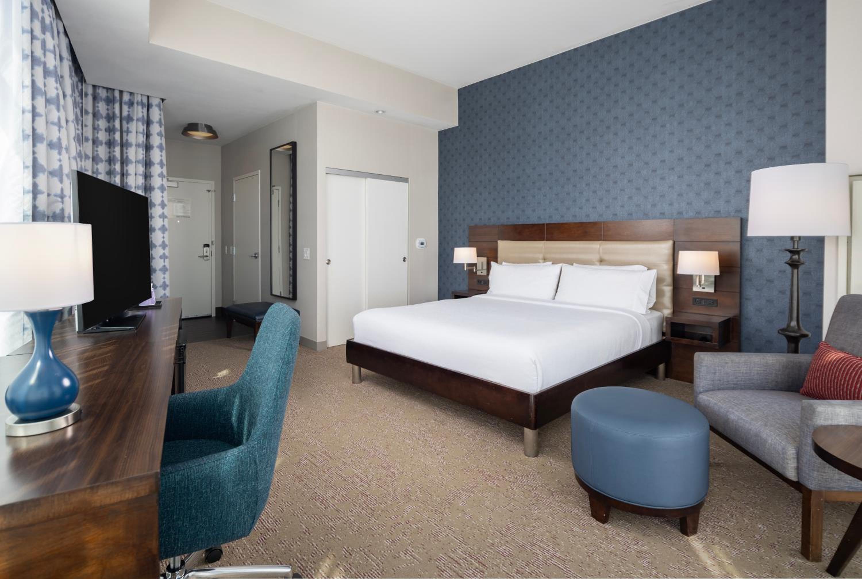 King Room with City View - High Floor photo 2
